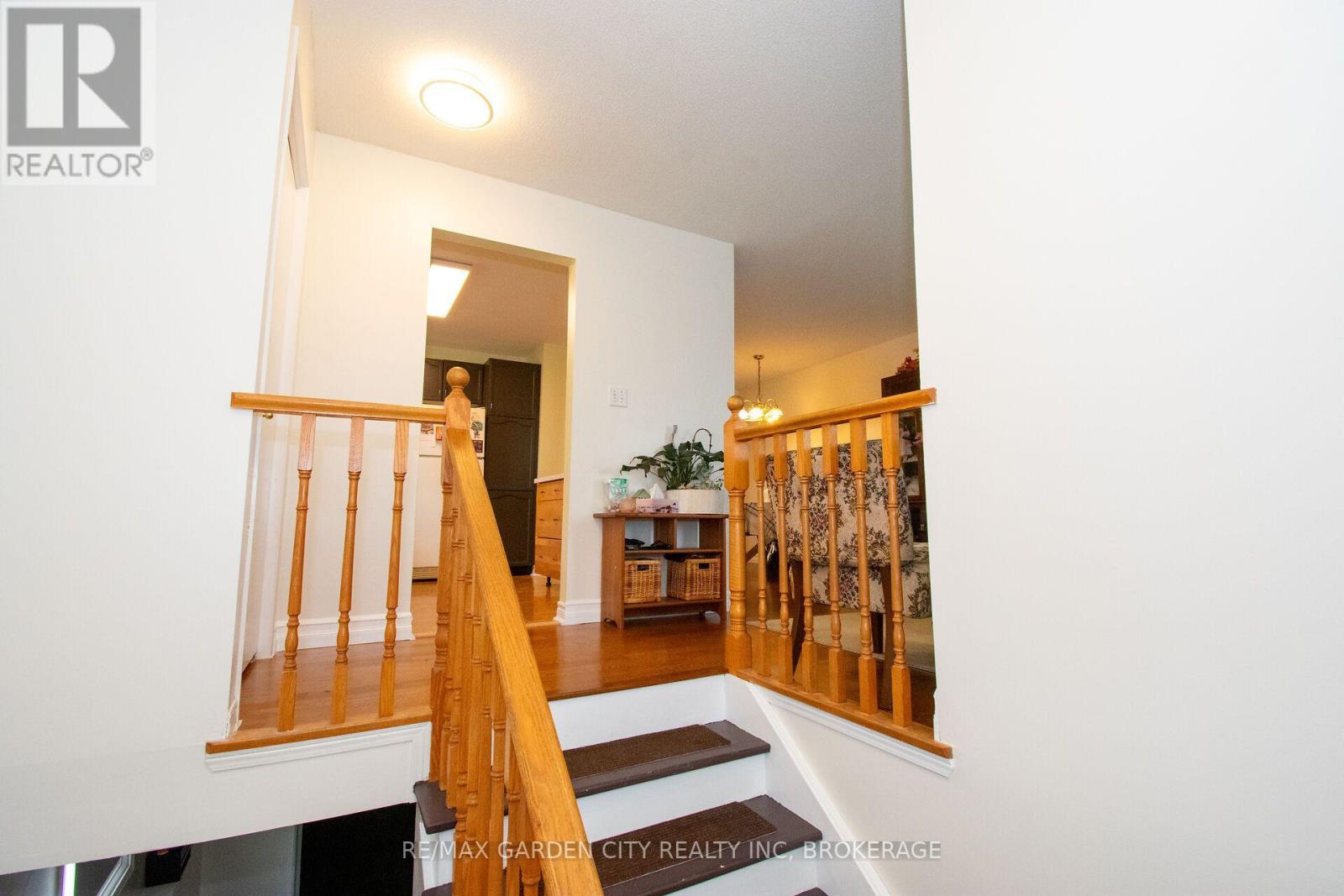 93 Northwood Drive, Welland, Ontario  L3C 6S3 - Photo 5 - X13699194