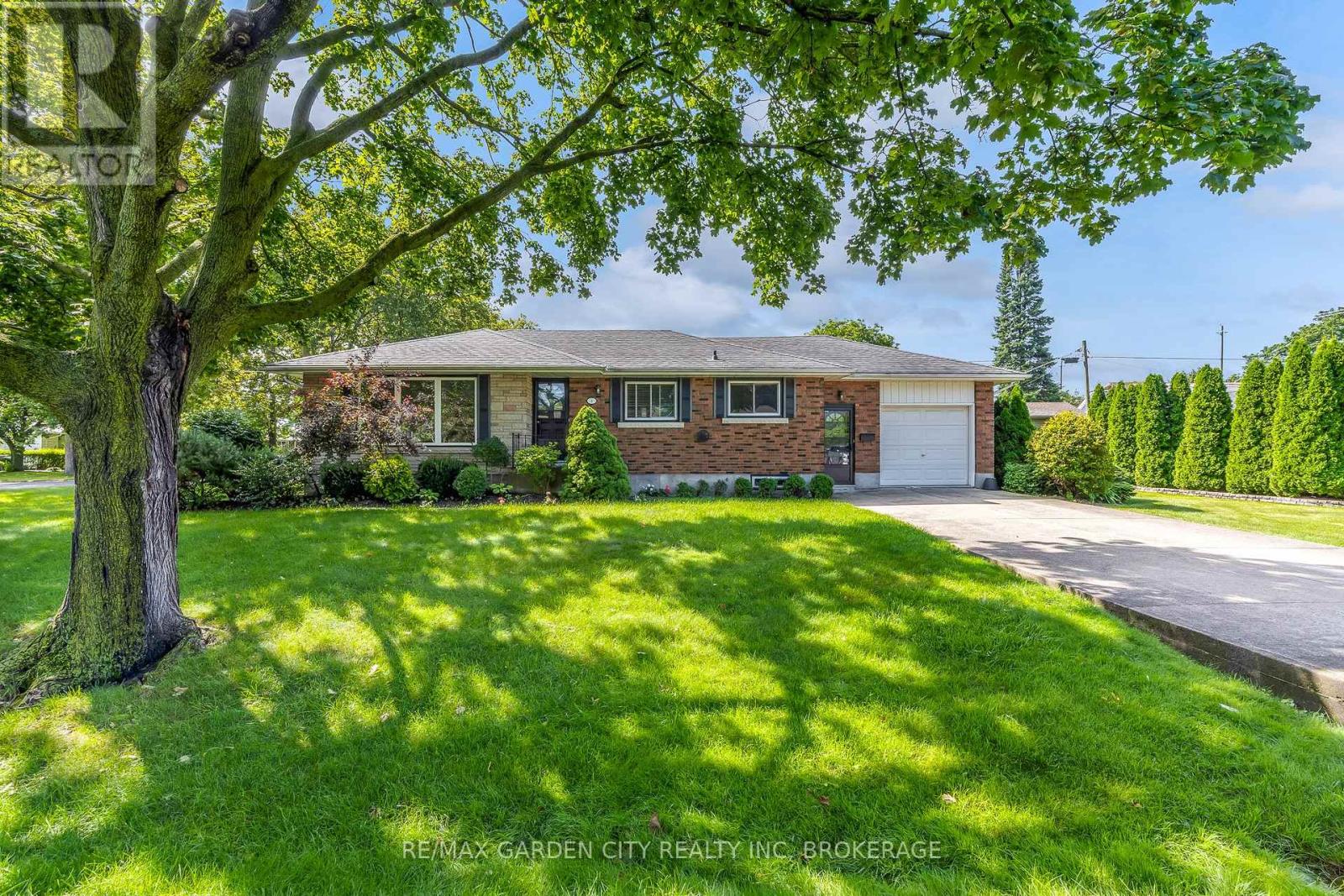 4 REGINA AVENUE, St. Catharines, Ontario
