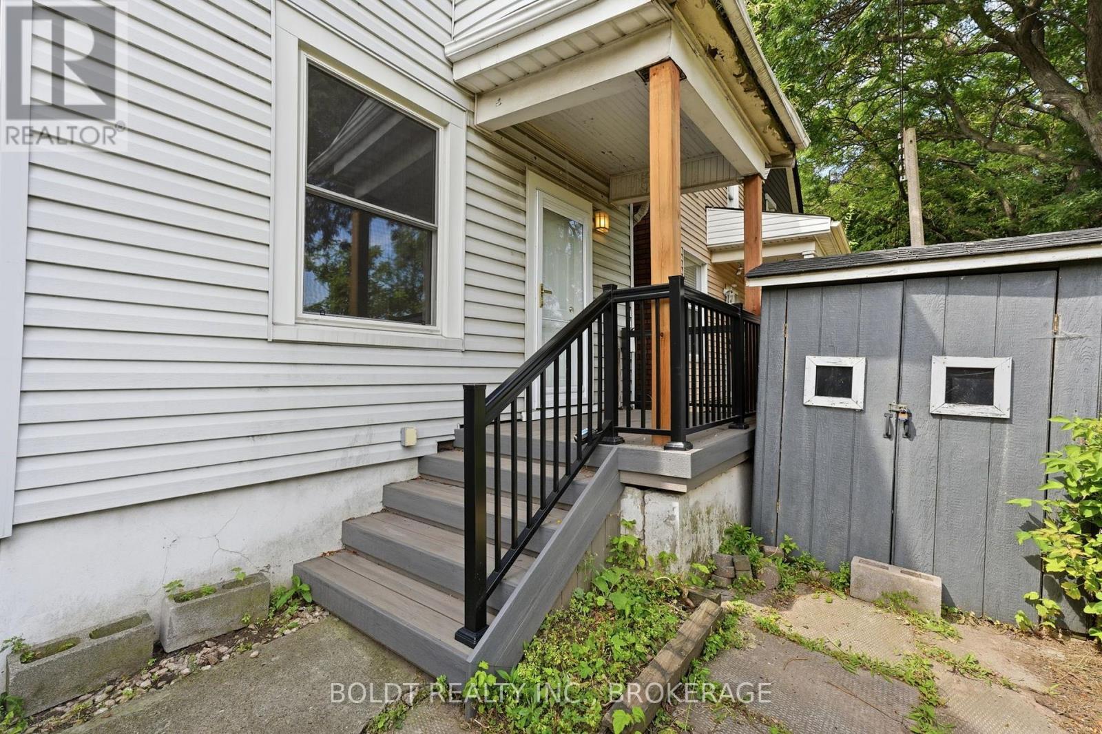 38 Mars Avenue, Hamilton, Ontario  L8L 3V8 - Photo 3 - X13702772