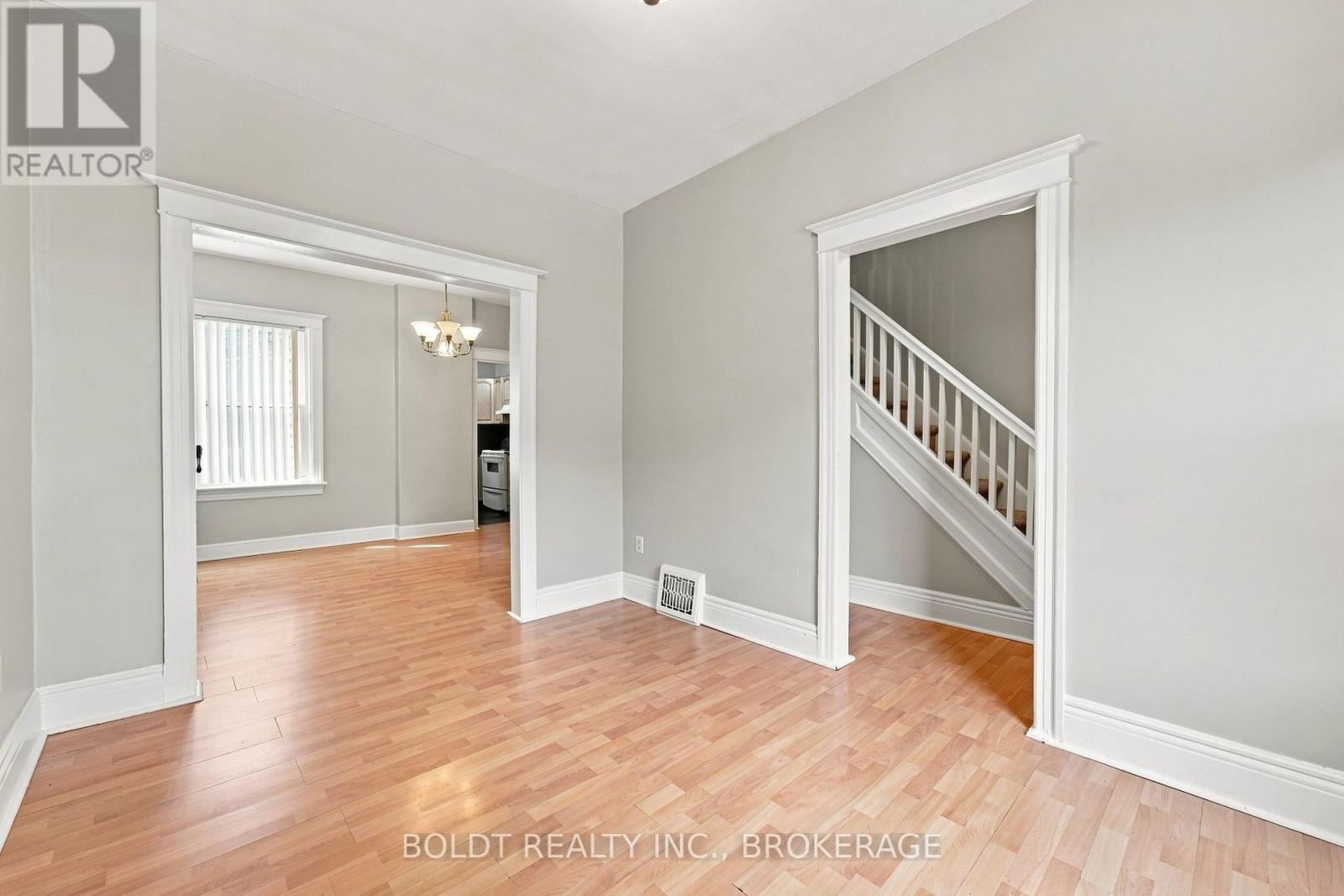 38 Mars Avenue, Hamilton, Ontario  L8L 3V8 - Photo 8 - X13702772