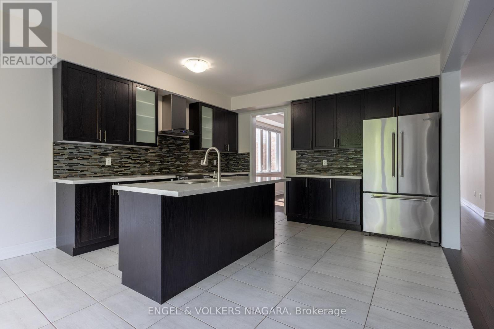 9218 White Oak Avenue, Niagara Falls, Ontario  L2G 0E9 - Photo 8 - X13703950