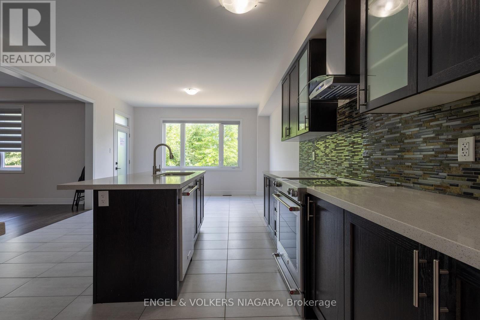 9218 White Oak Avenue, Niagara Falls, Ontario  L2G 0E9 - Photo 9 - X13703950