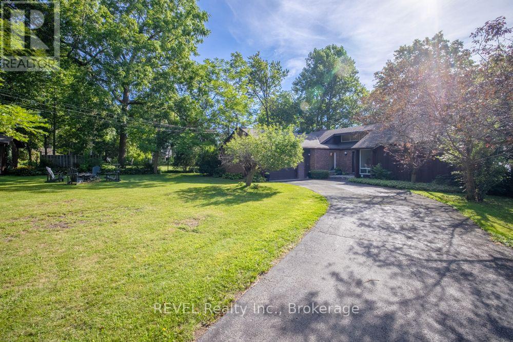 254 Prospect Point Road, Fort Erie, Ontario  L0S 1N0 - Photo 2 - X13704060