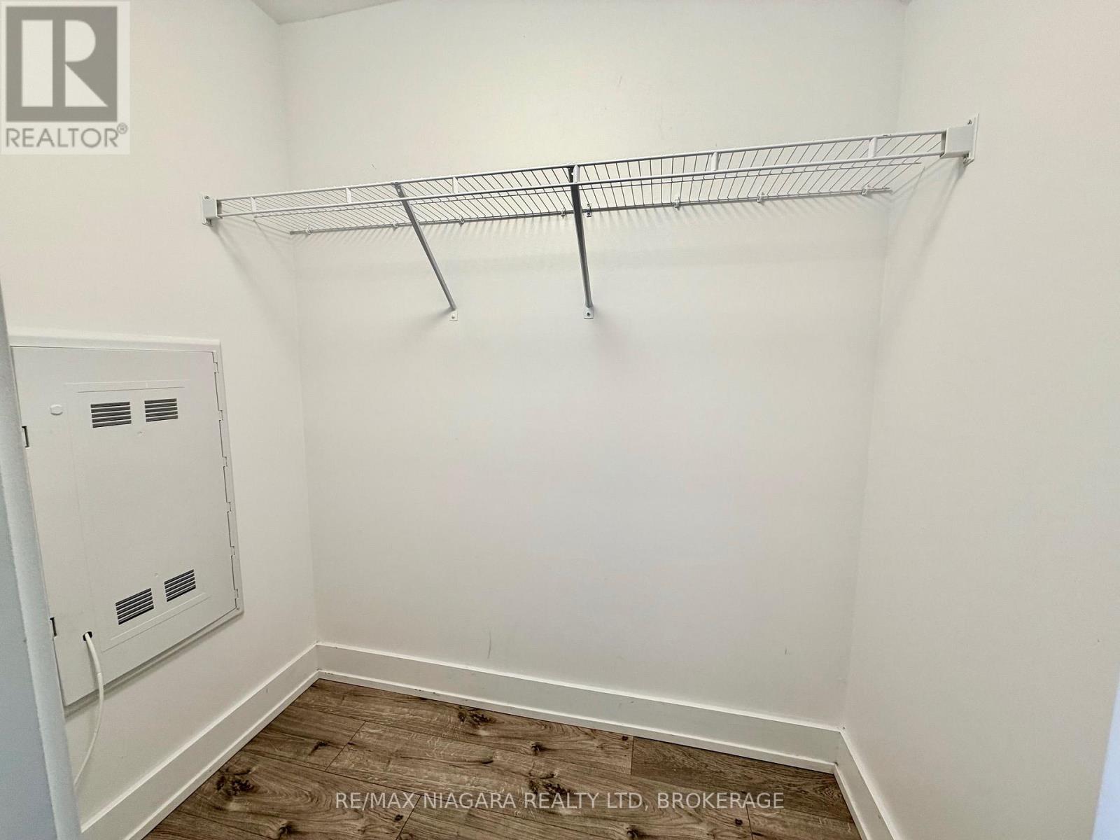 6065 Mcleod Road, Niagara Falls, Ontario  L2G 0Z7 - Photo 6 - X13704216