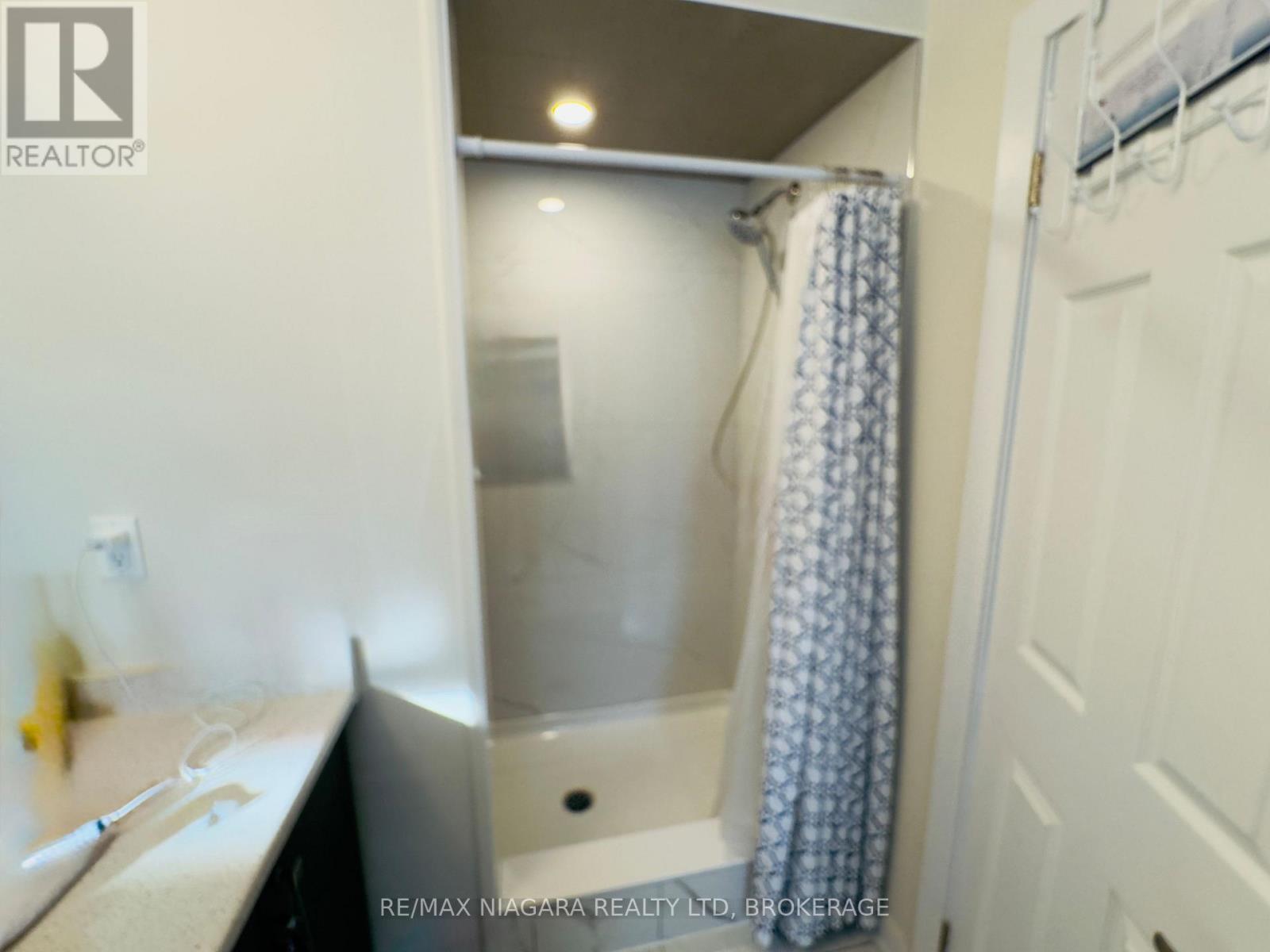 Upper - 21 Keelson Street, Welland, Ontario  L3B 0M2 - Photo 9 - X13704304