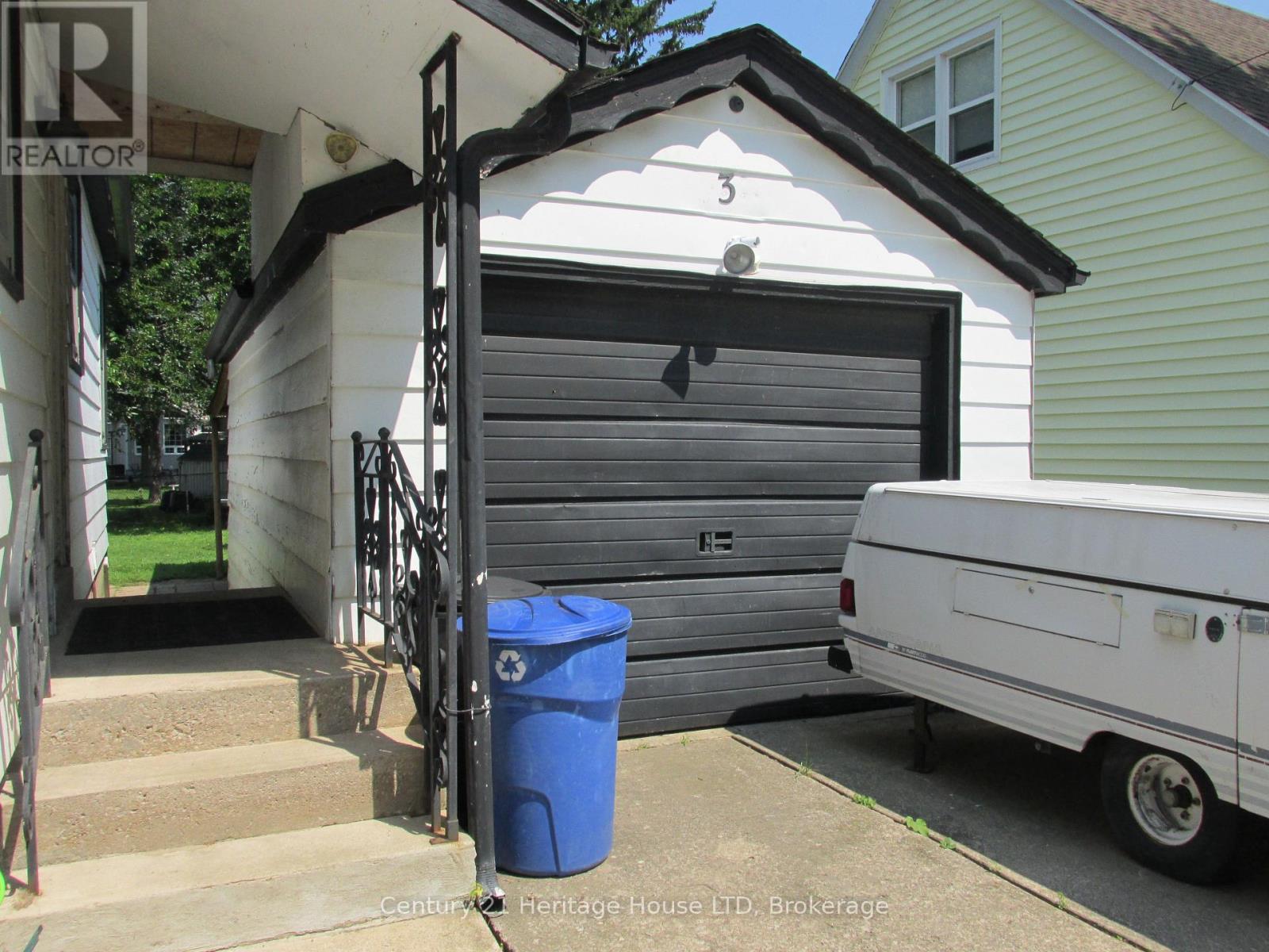 3 Melba Road, St. Catharines, Ontario  L2M 4P5 - Photo 4 - X13704918