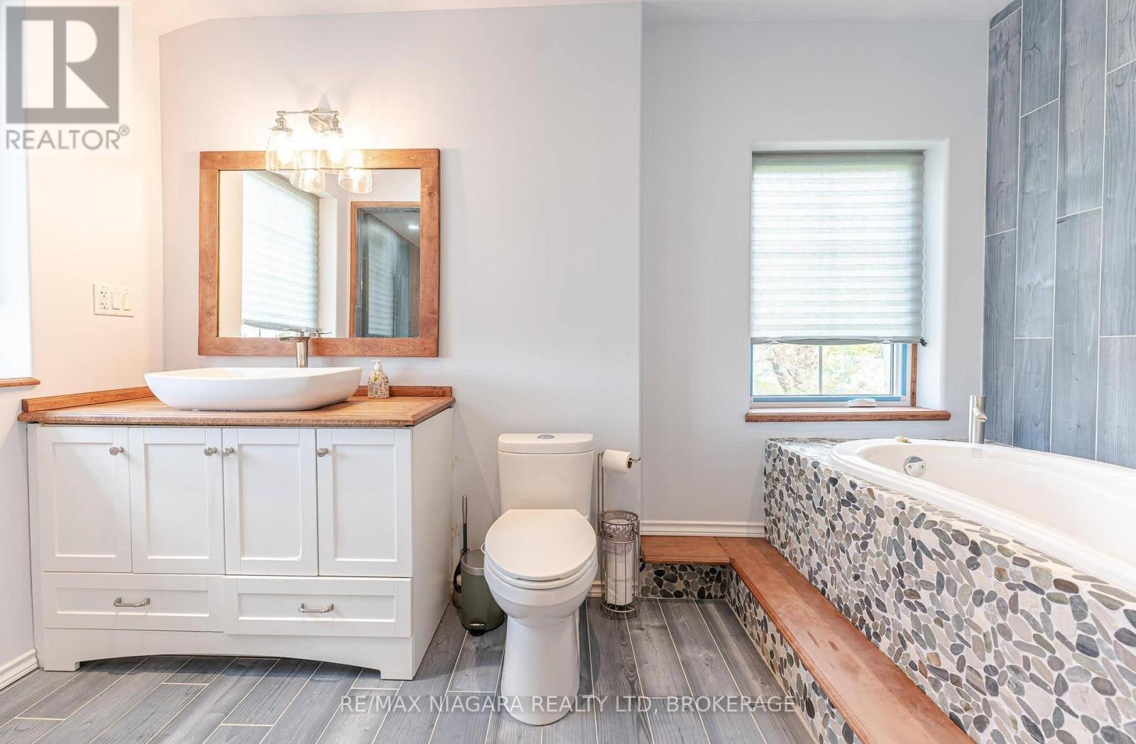 13693 Niagara River Parkway, Niagara Falls, Ontario  L2E 6S6 - Photo 15 - X13706082