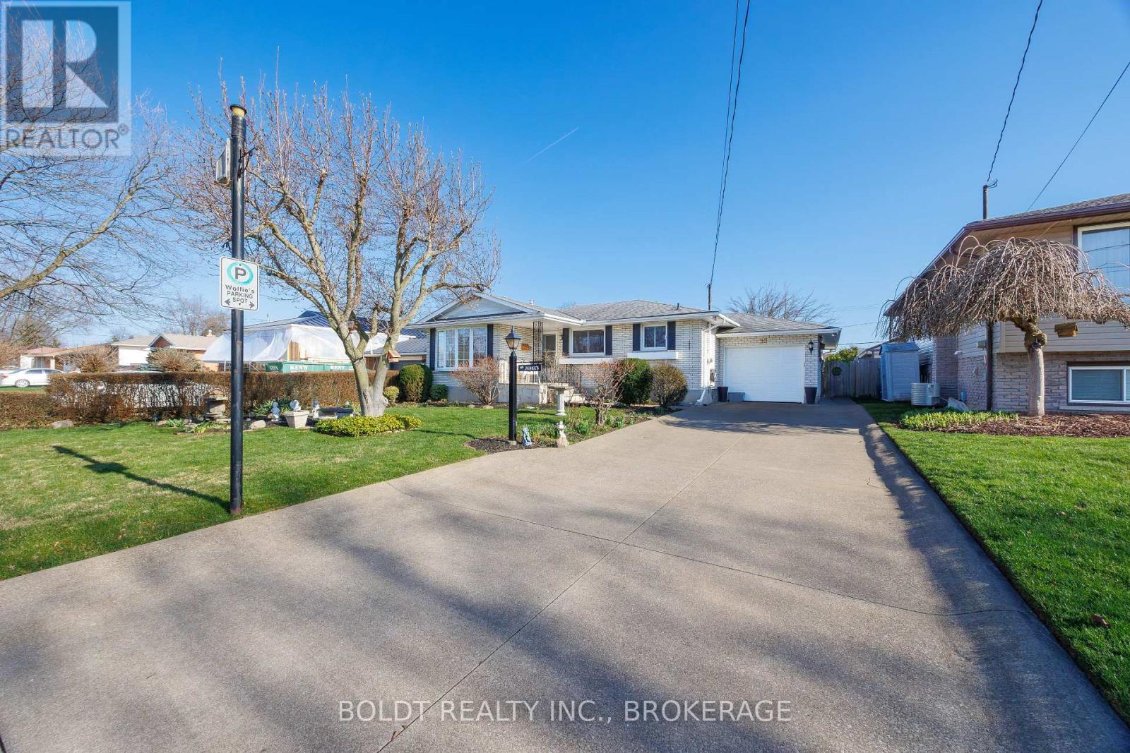 15 Nottingham Court, St. Catharines, Ontario  L2M 1L6 - Photo 3 - X13706380