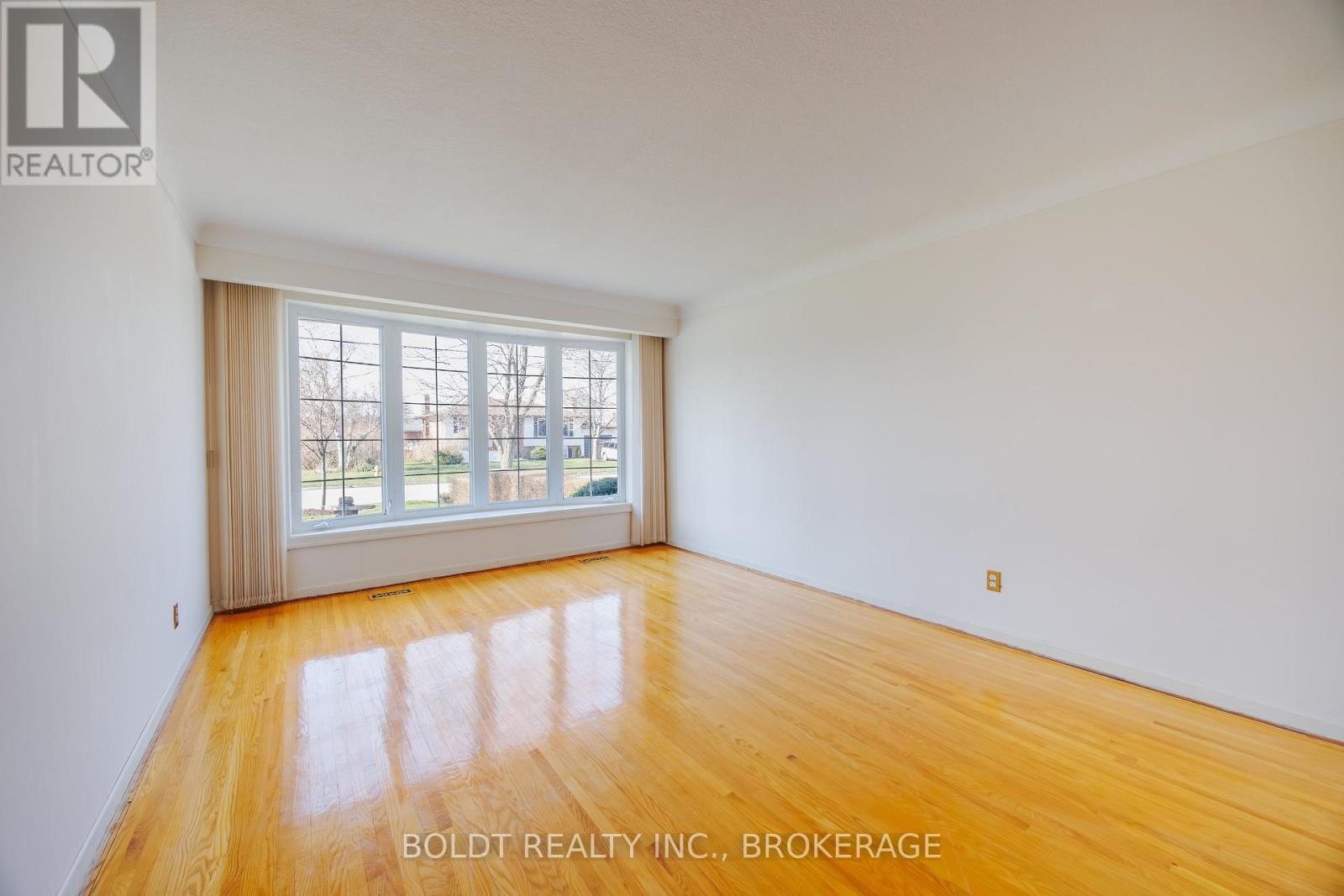 15 Nottingham Court, St. Catharines, Ontario  L2M 1L6 - Photo 4 - X13706380