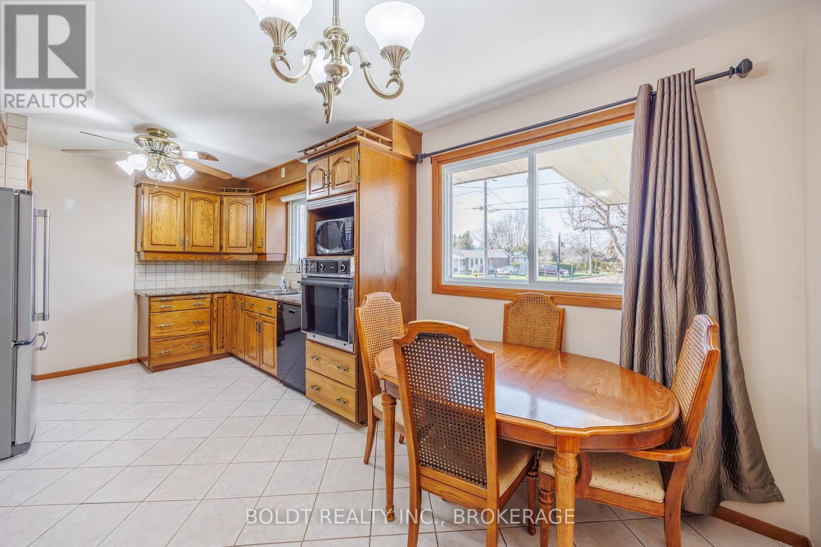 15 Nottingham Court, St. Catharines, Ontario  L2M 1L6 - Photo 6 - X13706380