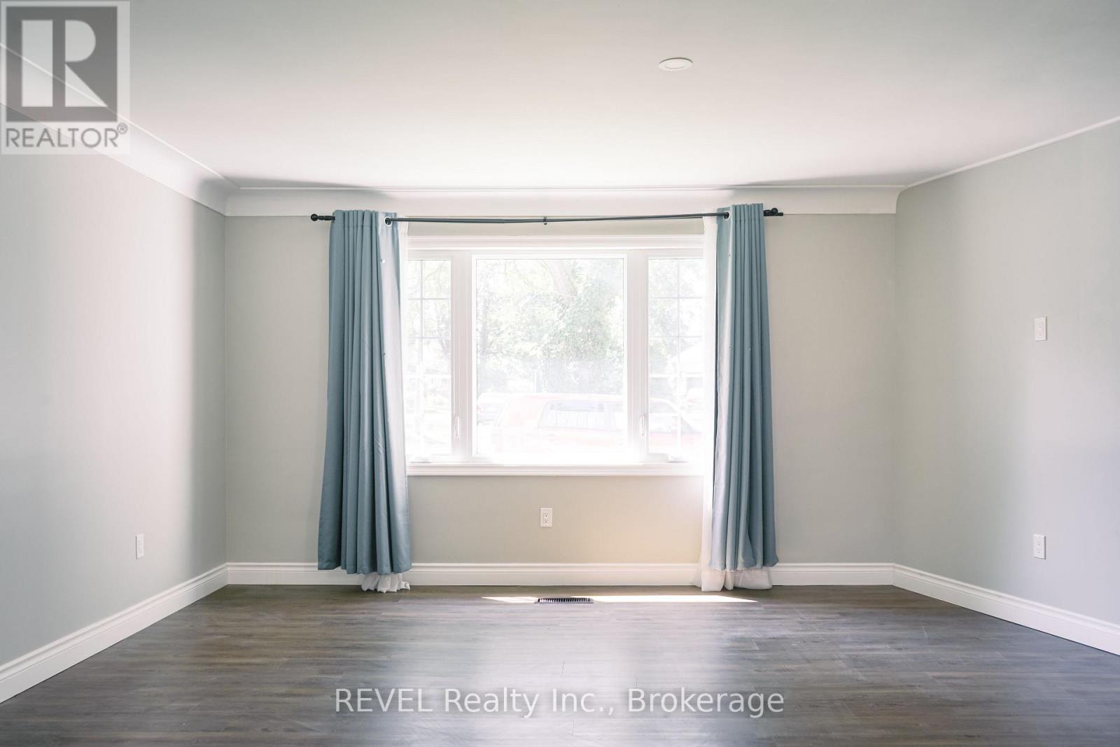 Main Floor - 3204 Saint Paul Avenue, Niagara Falls, Ontario  L2J 2M1 - Photo 4 - X13707162