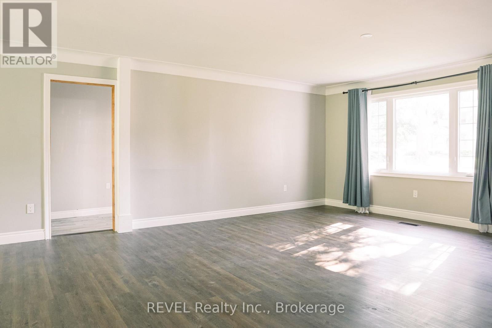 Main Floor - 3204 Saint Paul Avenue, Niagara Falls, Ontario  L2J 2M1 - Photo 5 - X13707162