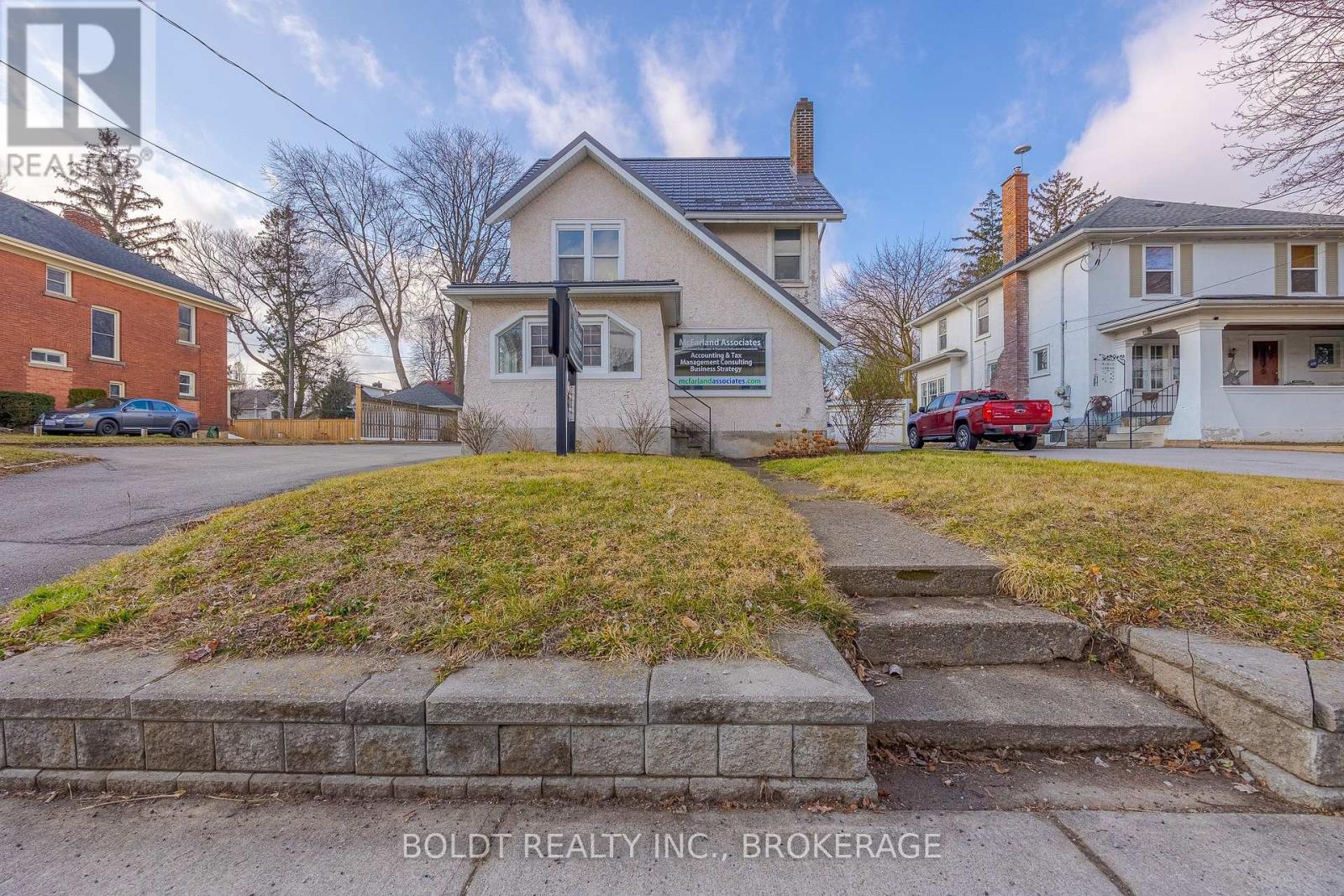 2d - 215 Ontario Street, St. Catharines, Ontario  L2R 5L2 - Photo 2 - X13708120