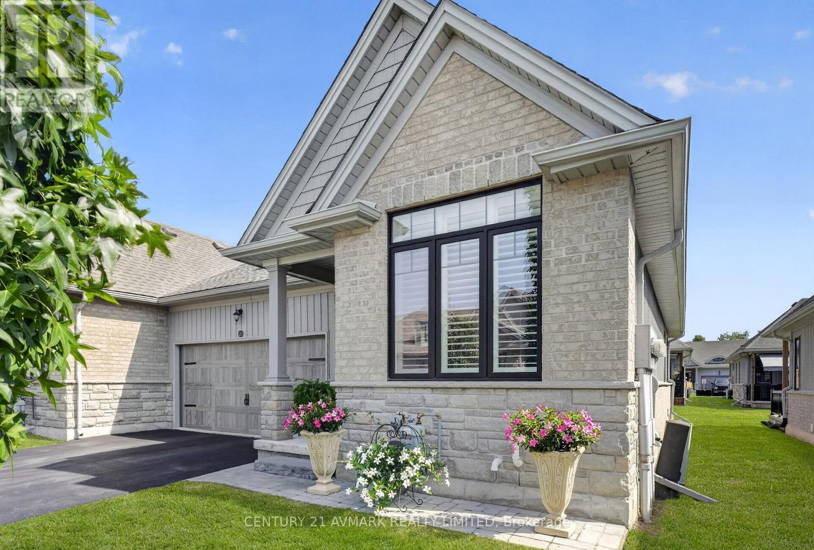 22 Borden Trail, Welland, Ontario  L3C 0H1 - Photo 2 - X13709284