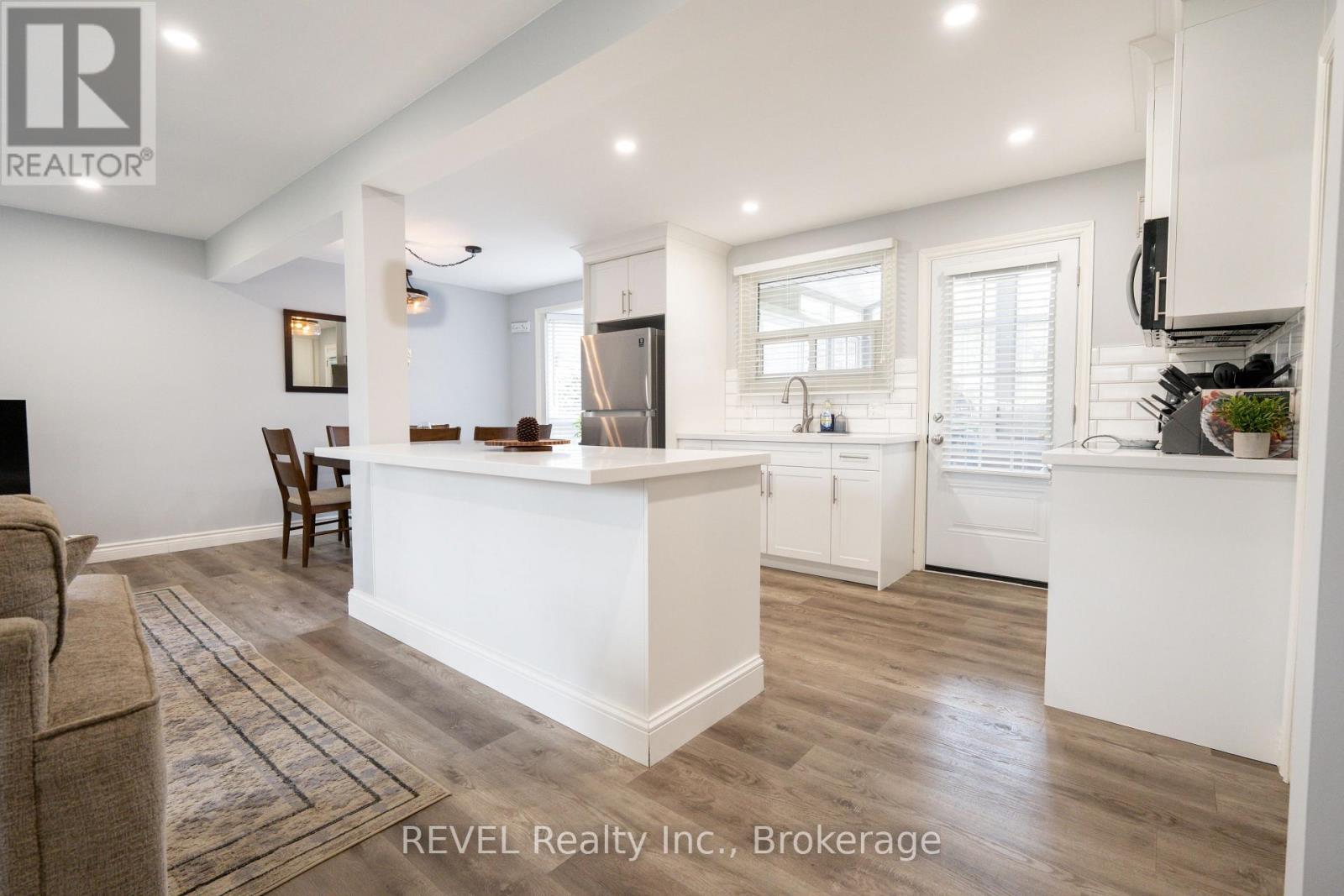 4480 Queensway Gardens, Niagara Falls, Ontario  L2E 6P7 - Photo 8 - X13709710