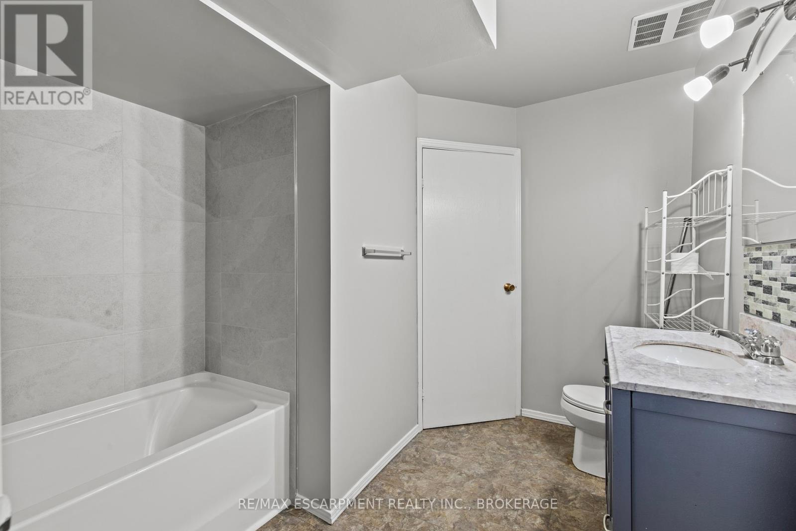 Upper - 15 Mccormick Street, Welland, Ontario  L3C 4L8 - Photo 15 - X13710254