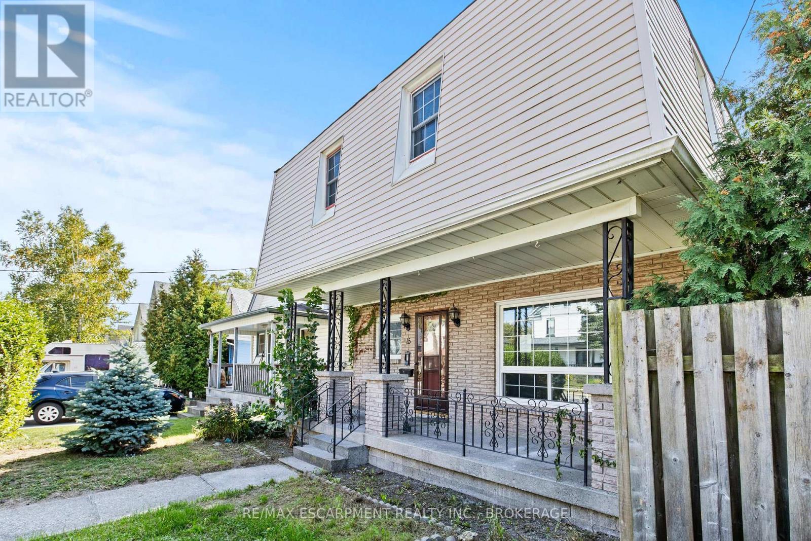 Upper - 15 Mccormick Street, Welland, Ontario  L3C 4L8 - Photo 2 - X13710254