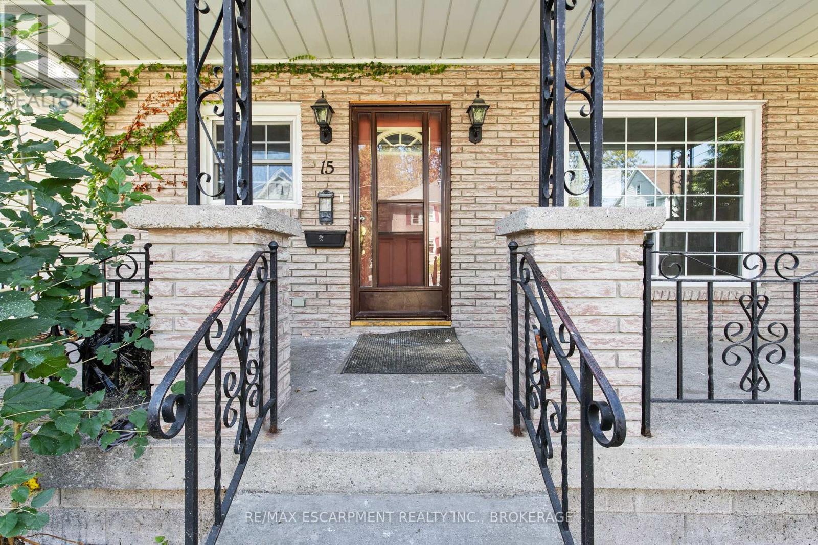 Upper - 15 Mccormick Street, Welland, Ontario  L3C 4L8 - Photo 3 - X13710254