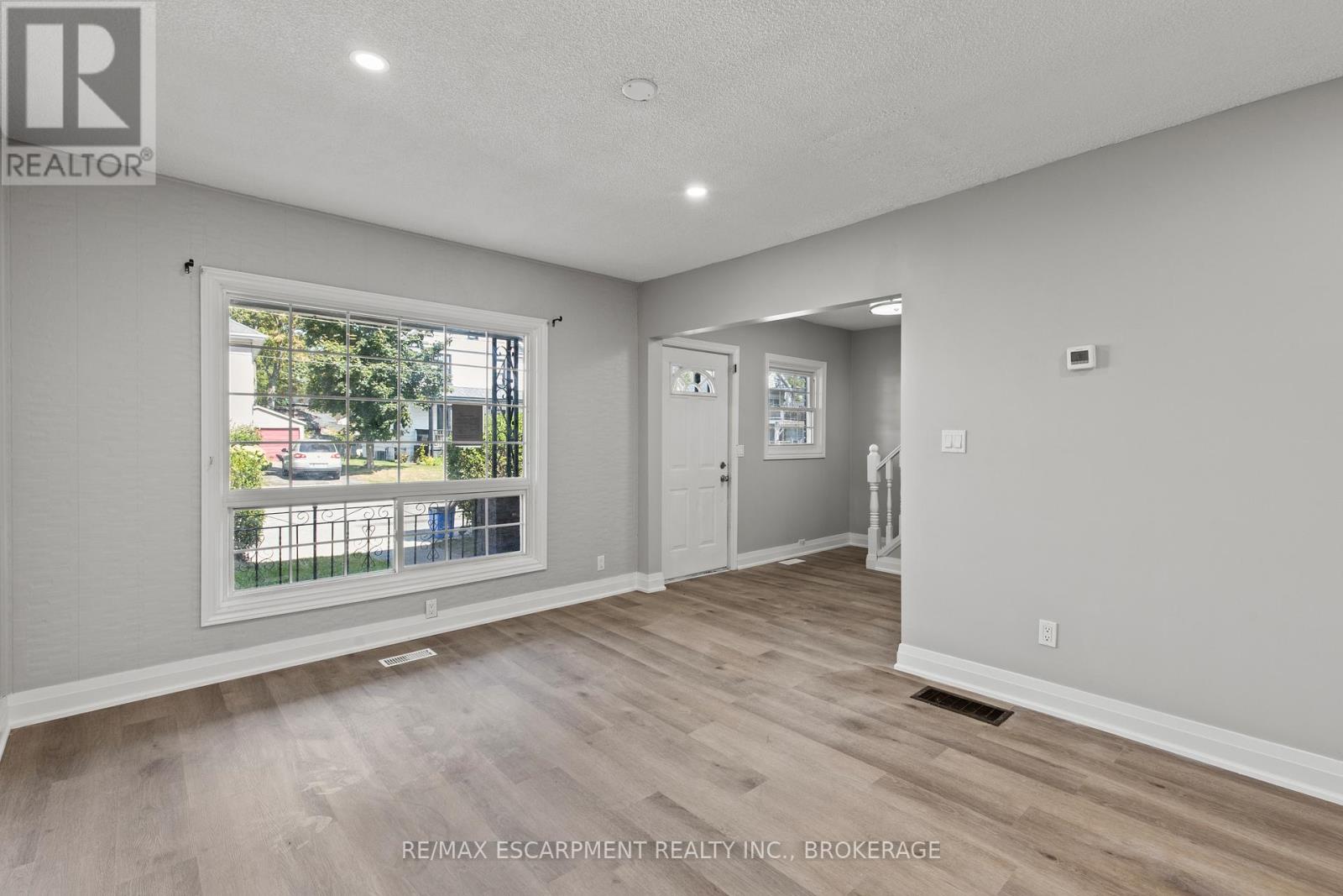 Upper - 15 Mccormick Street, Welland, Ontario  L3C 4L8 - Photo 6 - X13710254