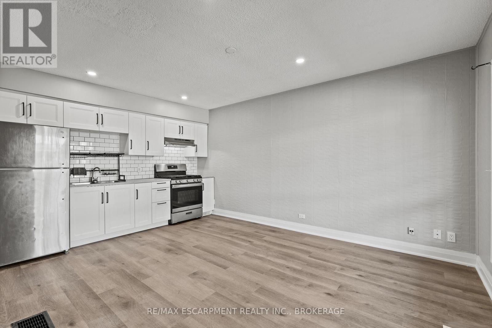 Upper - 15 Mccormick Street, Welland, Ontario  L3C 4L8 - Photo 7 - X13710254
