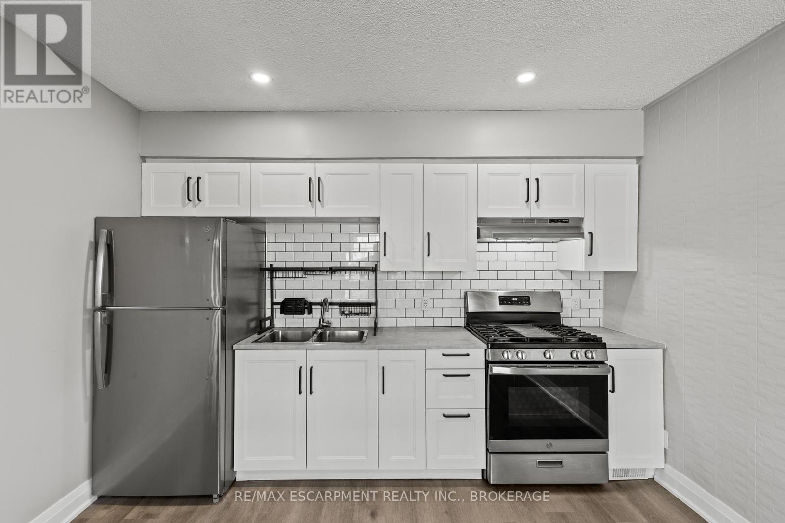 Upper - 15 Mccormick Street, Welland, Ontario  L3C 4L8 - Photo 9 - X13710254