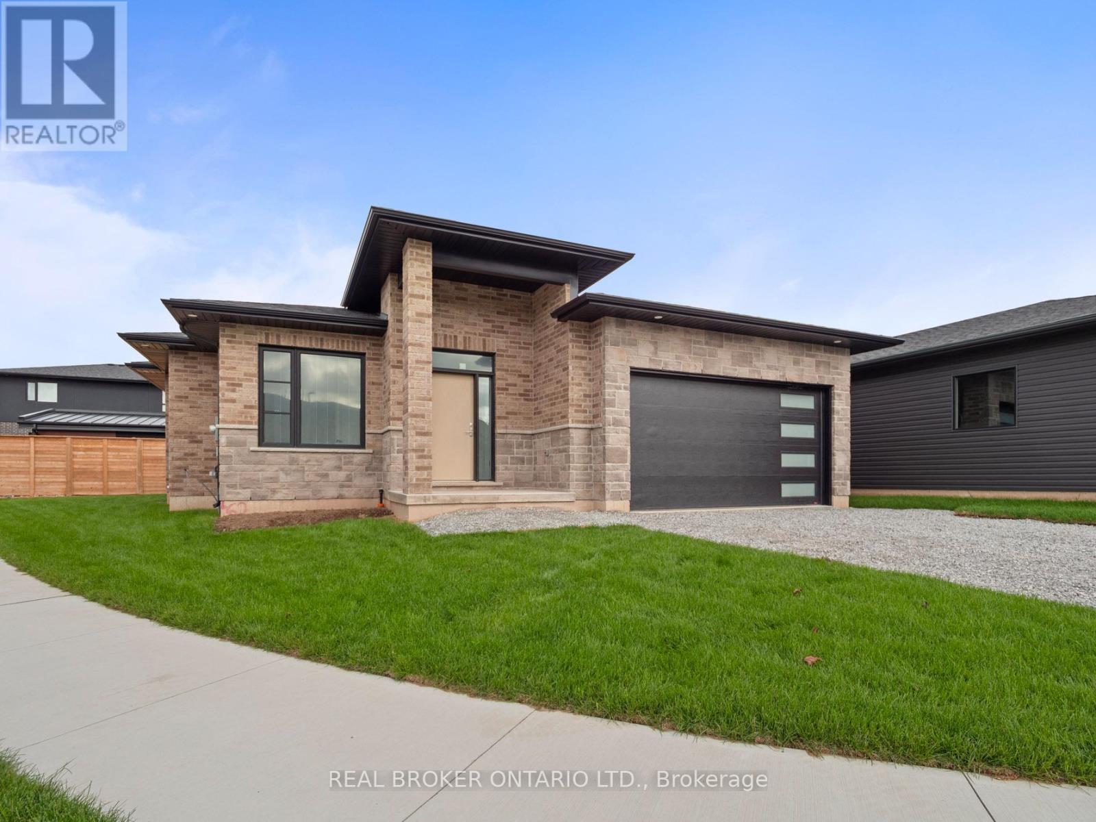118 Willowbrook Drive, Welland, Ontario  L3C 0G2 - Photo 2 - X13710480