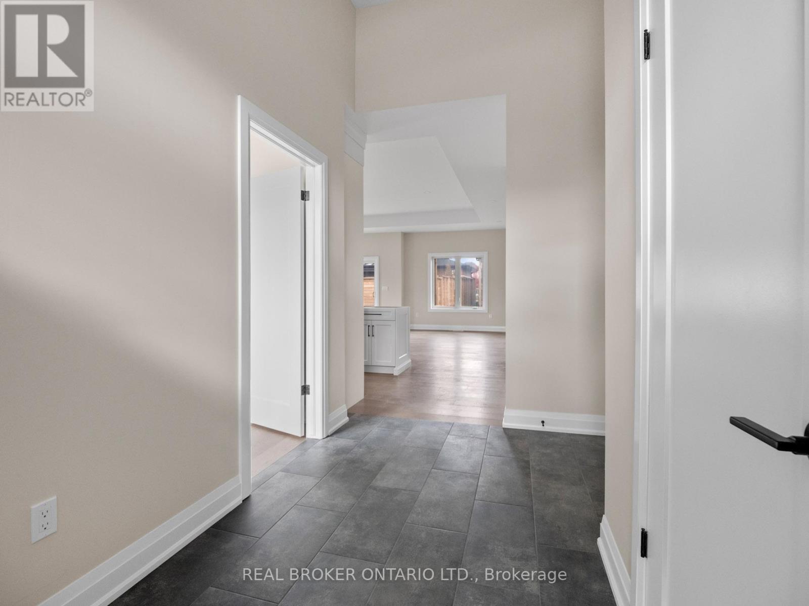 118 Willowbrook Drive, Welland, Ontario  L3C 0G2 - Photo 5 - X13710480