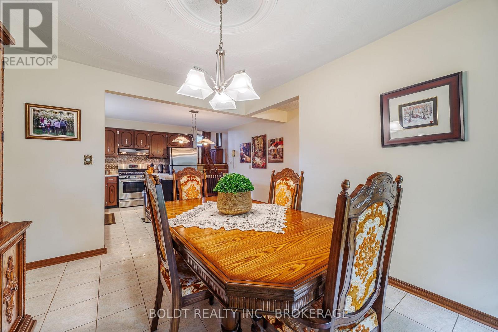 17 Chatham Road, St. Catharines, Ontario  L2M 4N7 - Photo 12 - X13711478
