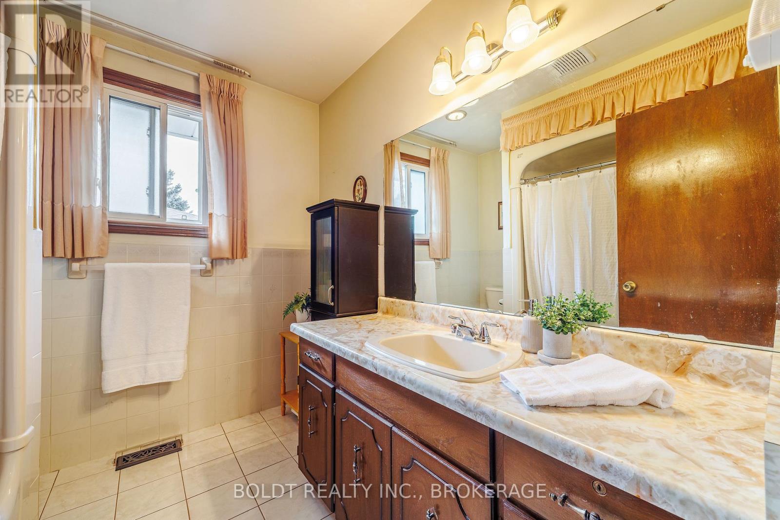 17 Chatham Road, St. Catharines, Ontario  L2M 4N7 - Photo 14 - X13711478