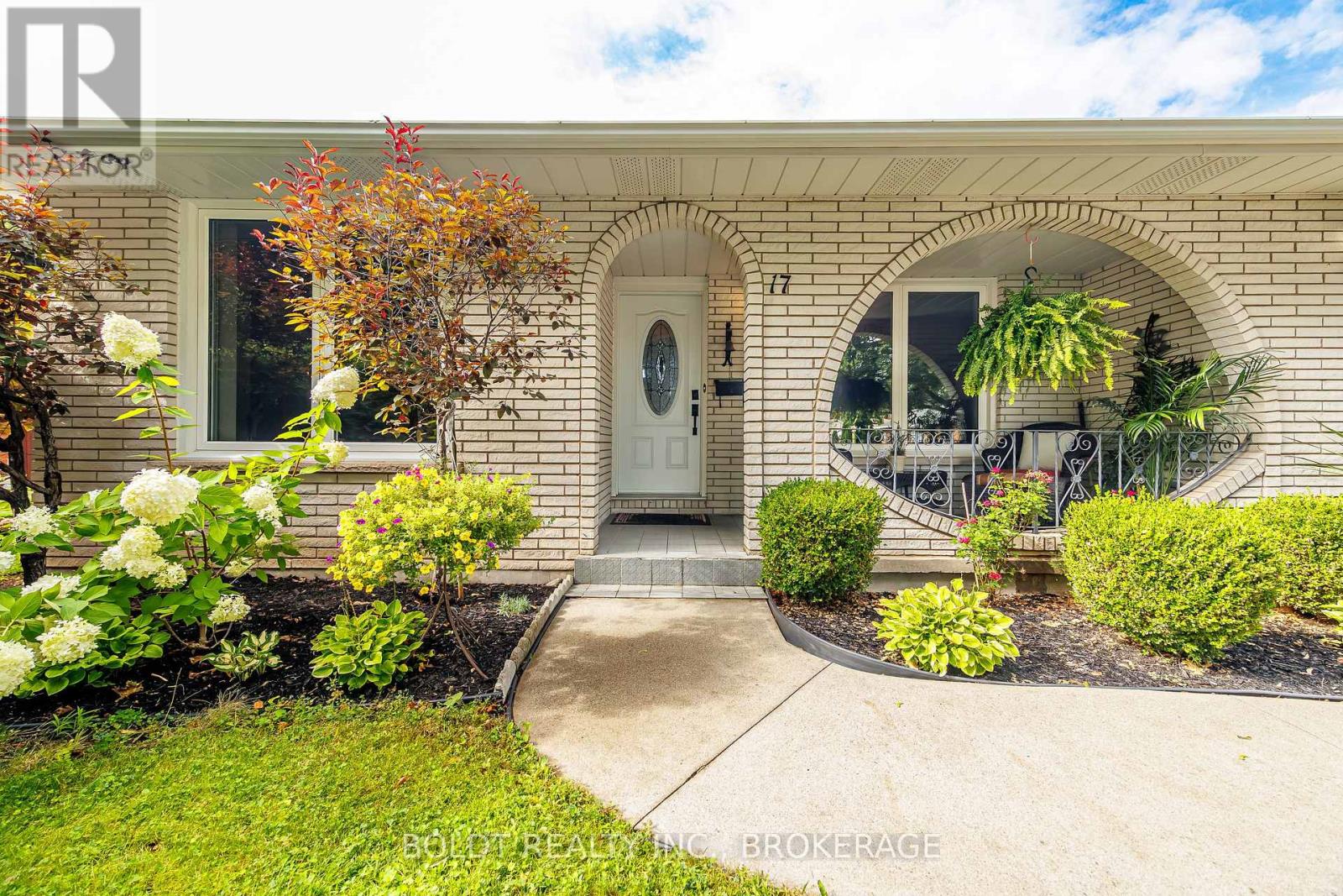 17 Chatham Road, St. Catharines, Ontario  L2M 4N7 - Photo 3 - X13711478