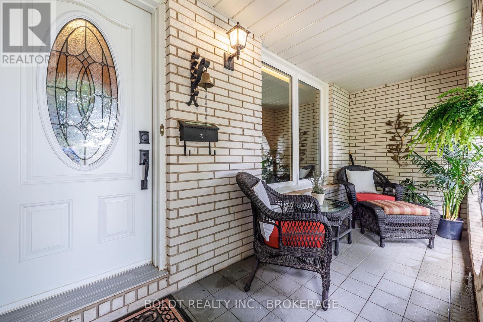 17 Chatham Road, St. Catharines, Ontario  L2M 4N7 - Photo 4 - X13711478