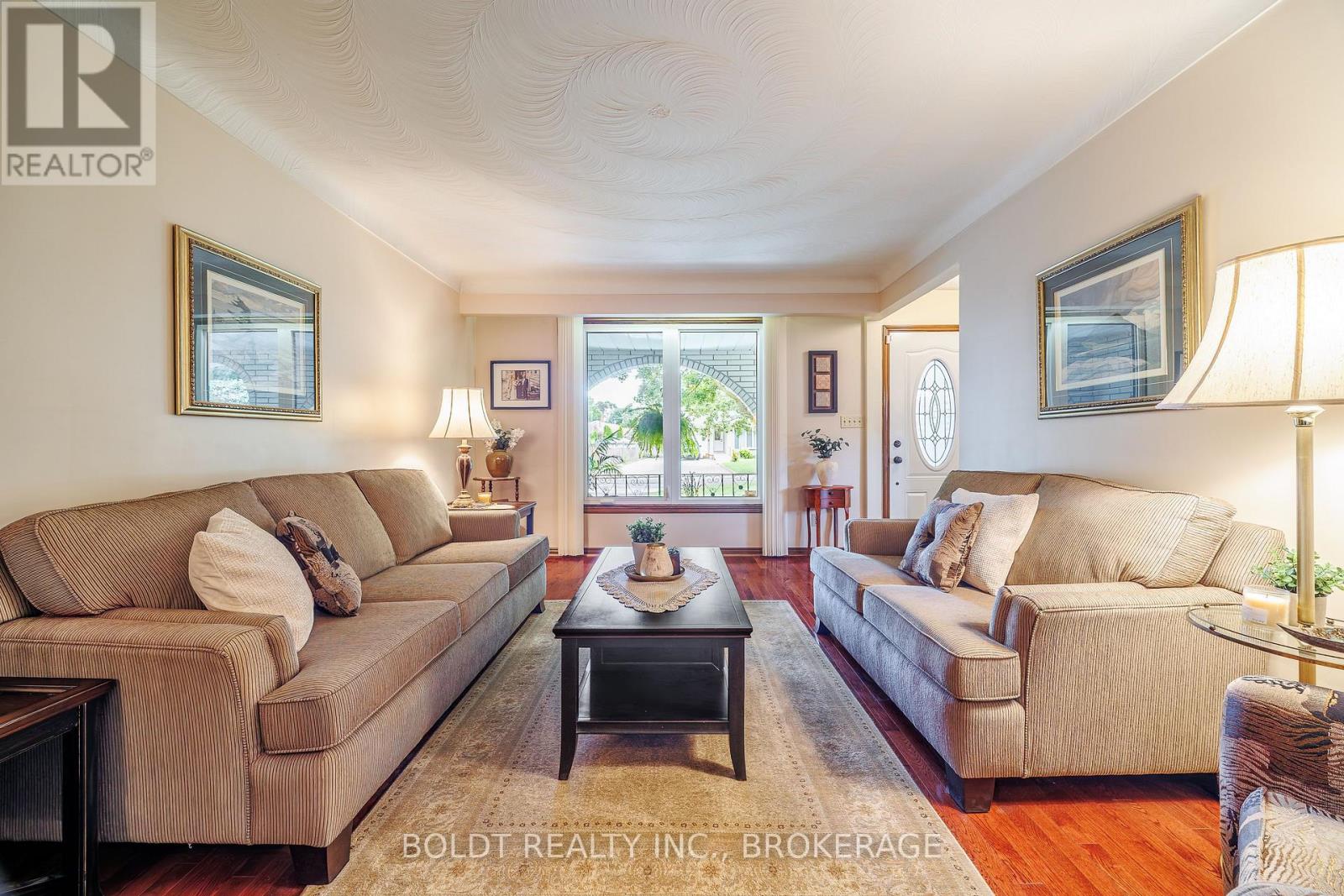 17 Chatham Road, St. Catharines, Ontario  L2M 4N7 - Photo 5 - X13711478