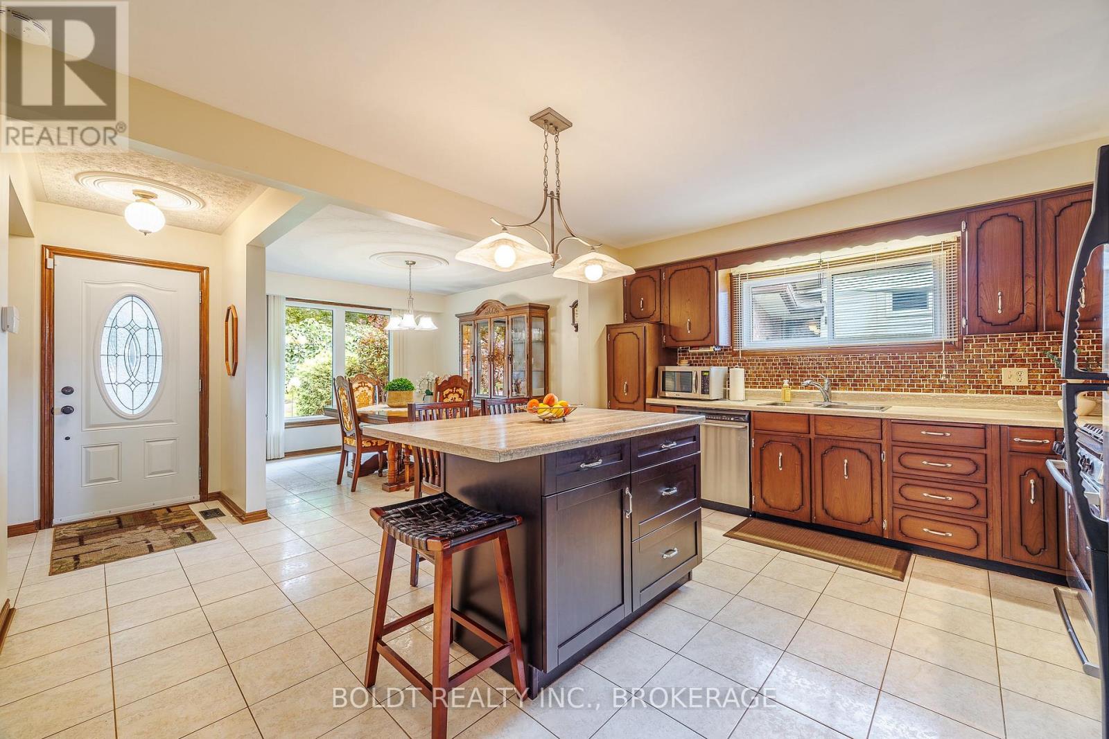 17 Chatham Road, St. Catharines, Ontario  L2M 4N7 - Photo 7 - X13711478