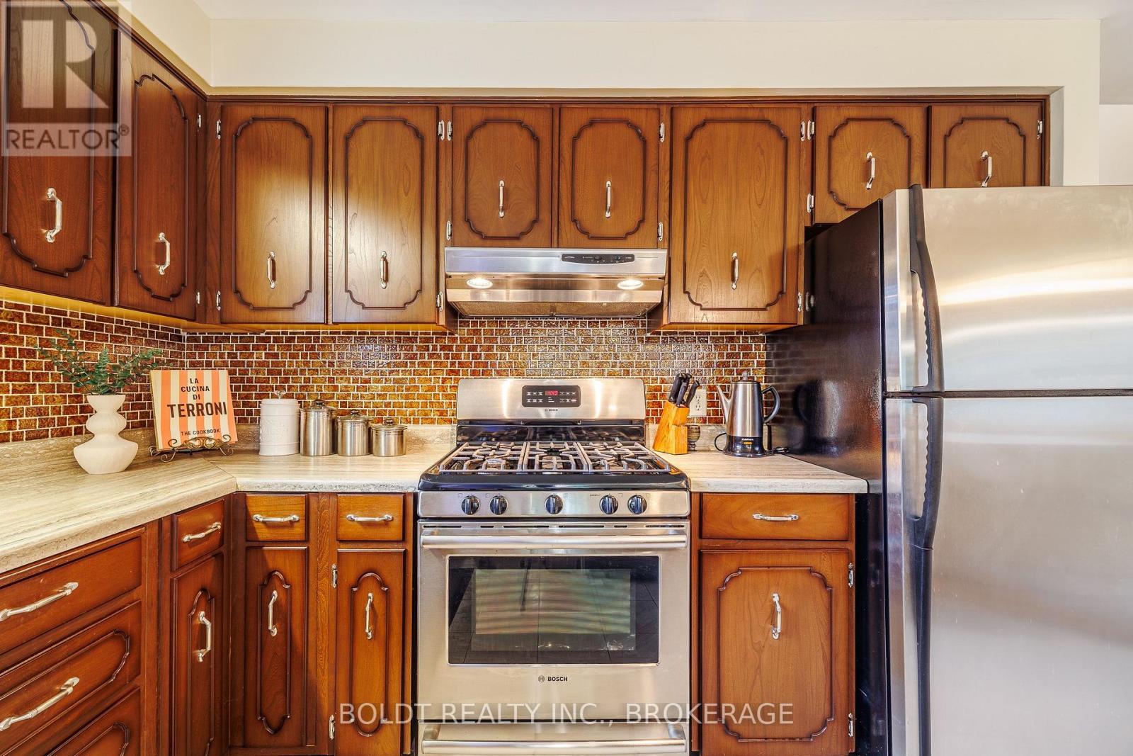 17 Chatham Road, St. Catharines, Ontario  L2M 4N7 - Photo 9 - X13711478