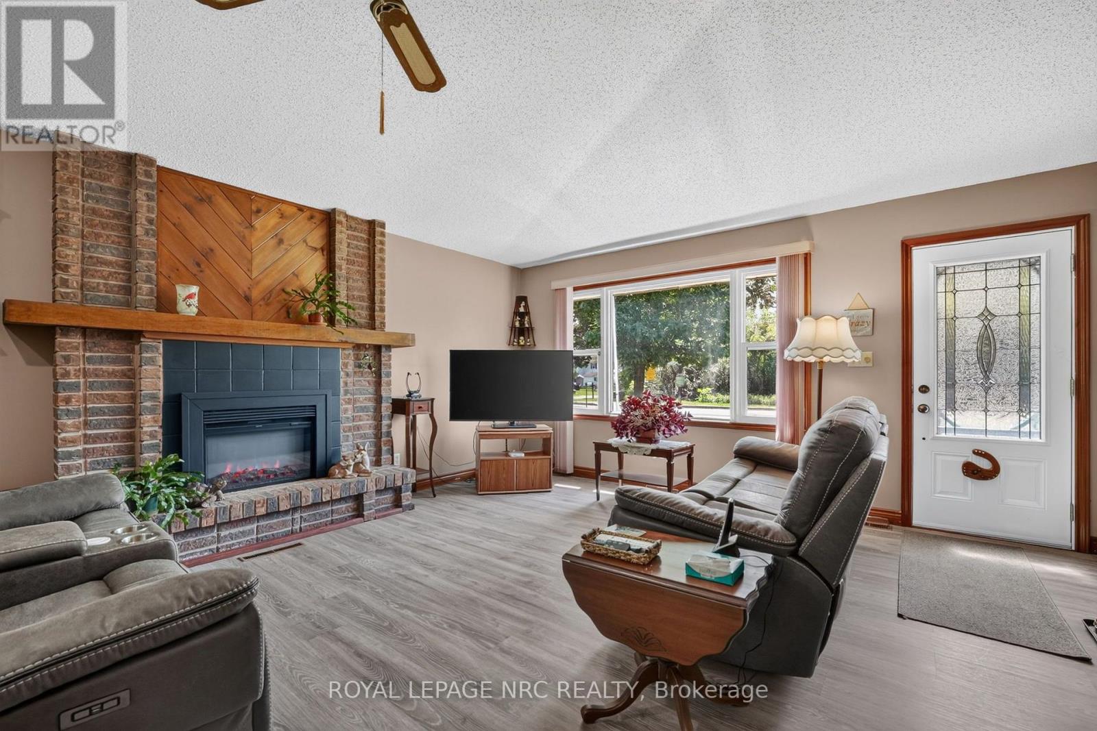930 Edgemere Road, Fort Erie, Ontario  L2A 1A8 - Photo 4 - X13712232
