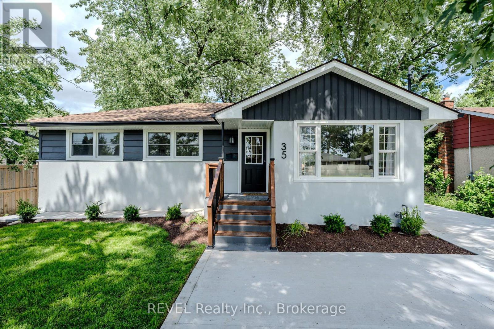 35 Burness Drive, St. Catharines, Ontario  L2P 1J4 - Photo 3 - X13712666