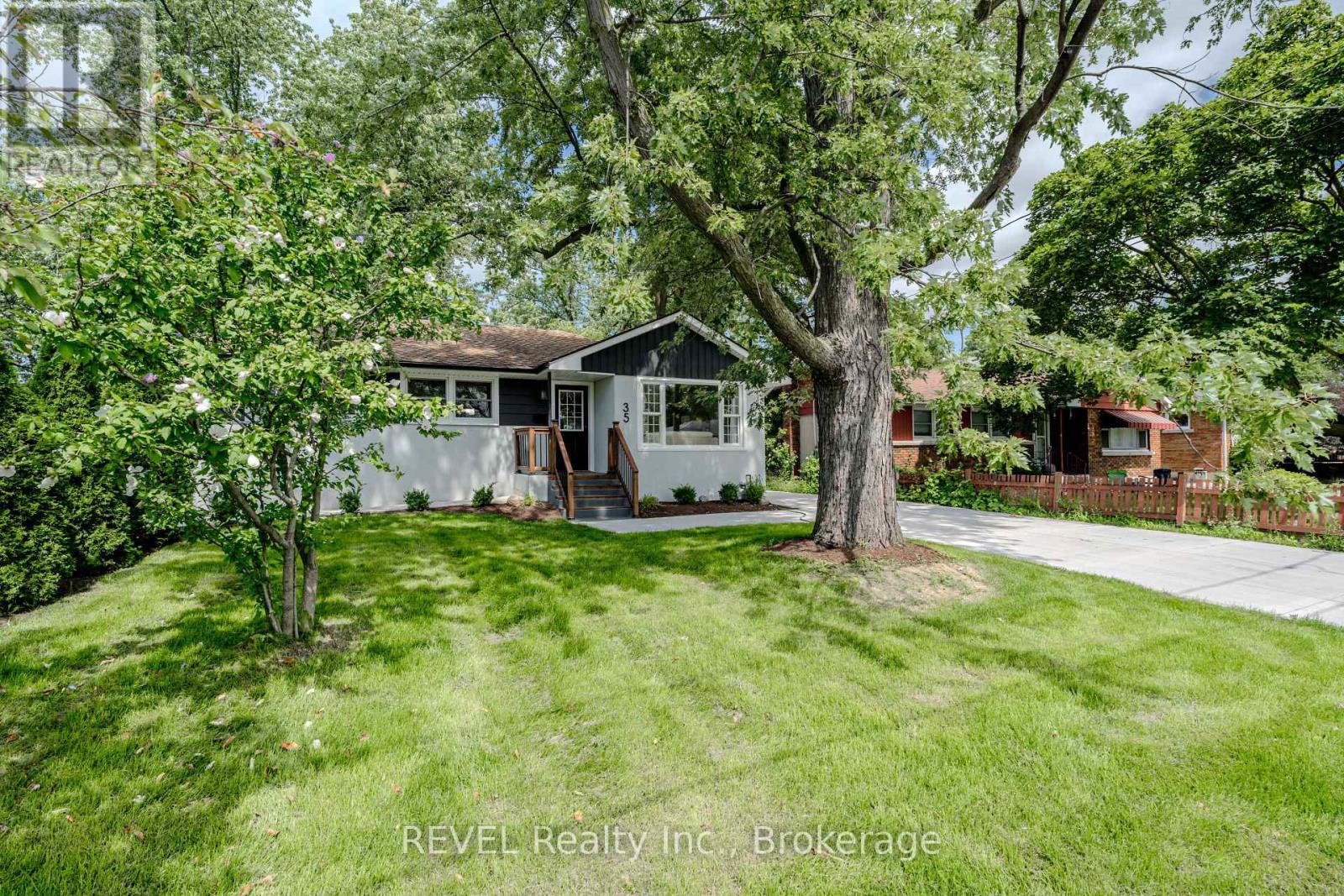 35 Burness Drive, St. Catharines, Ontario  L2P 1J4 - Photo 4 - X13712666