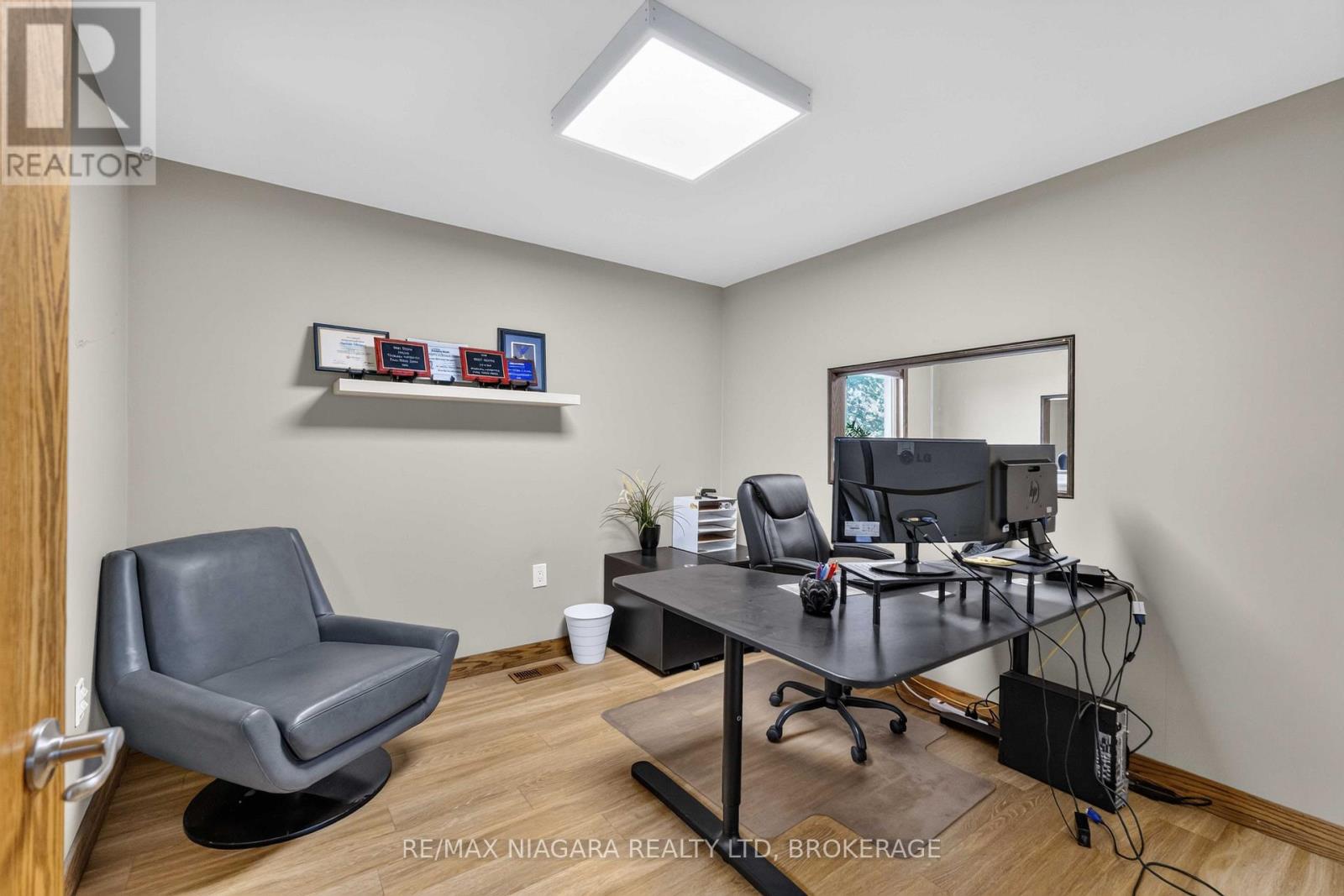 2517 First St Louth Street, St. Catharines, Ontario  L2R 6P7 - Photo 13 - X13713136