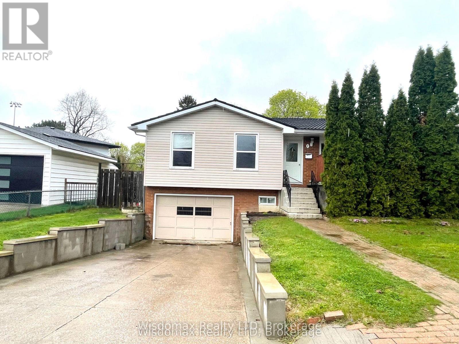 7 GREENMEADOW COURT, St. Catharines, Ontario