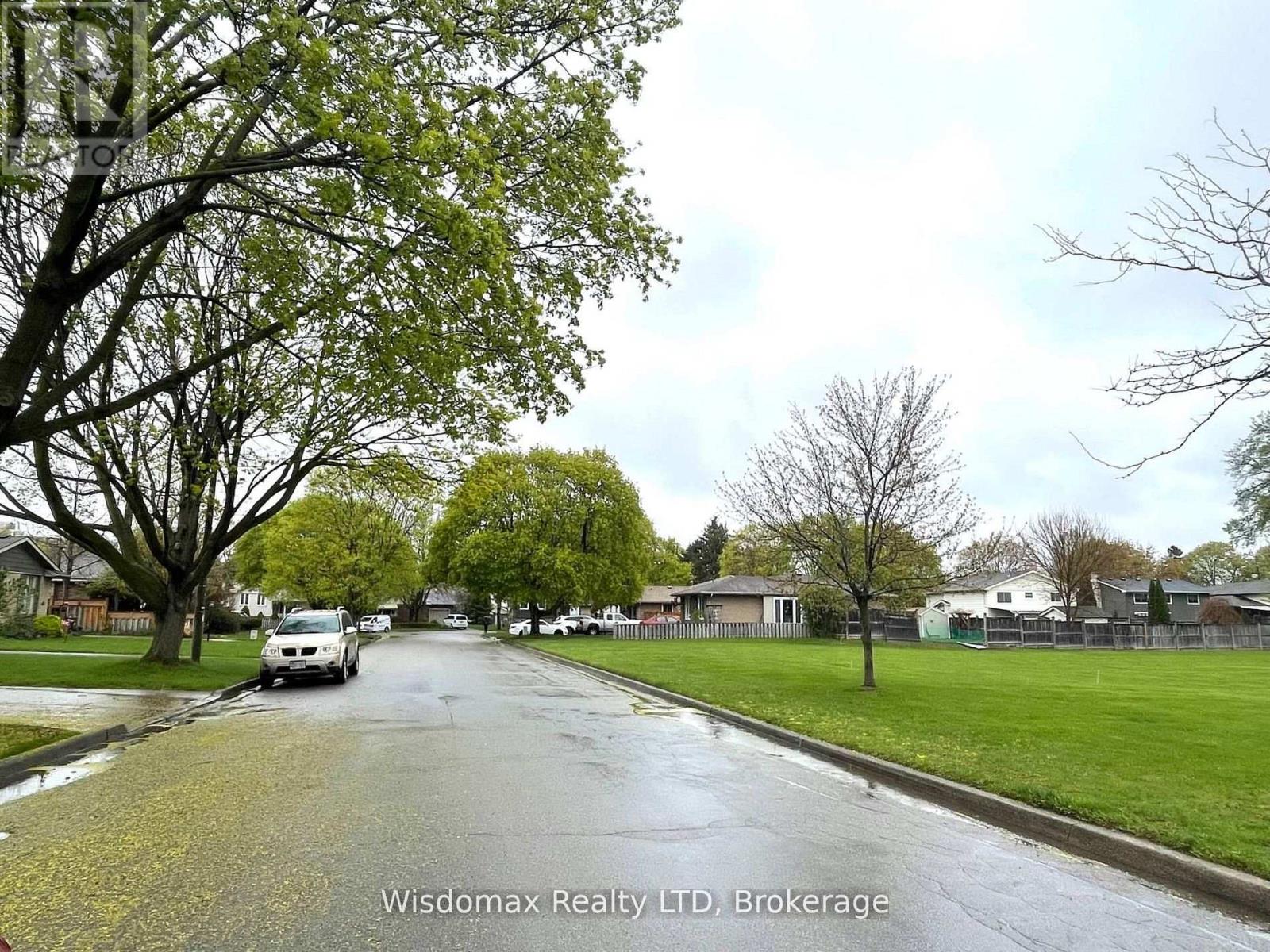 7 Greenmeadow Court, St. Catharines, Ontario  L2P 1X7 - Photo 3 - X13713740