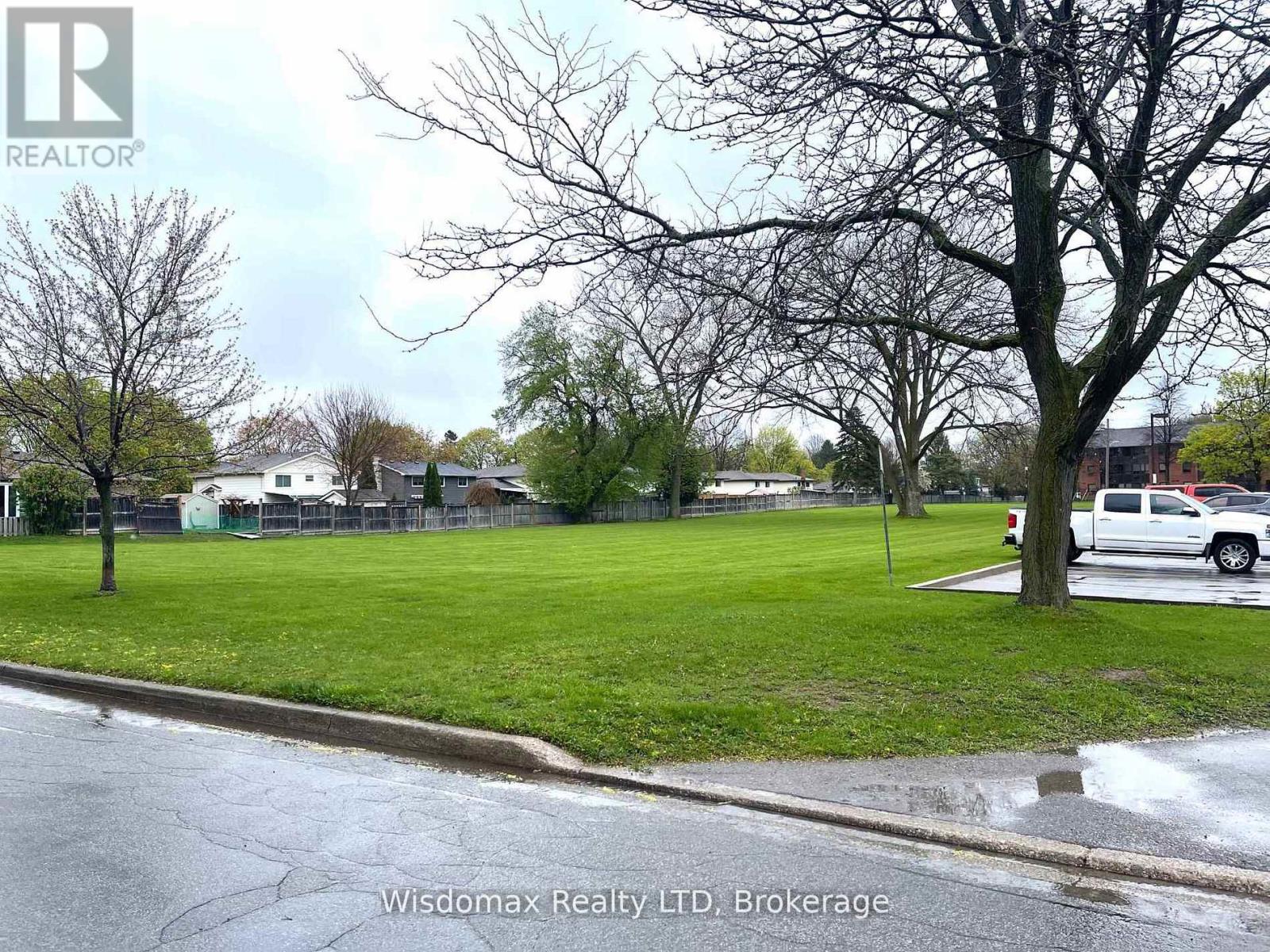 7 Greenmeadow Court, St. Catharines, Ontario  L2P 1X7 - Photo 4 - X13713740