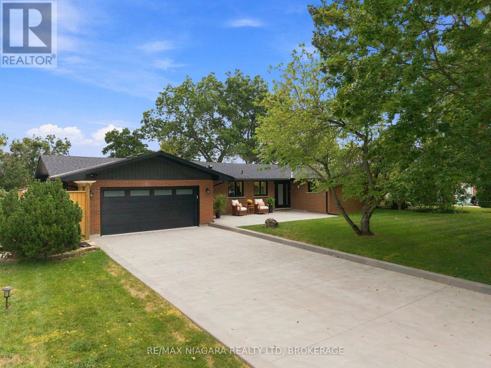 38 ROYAL HENLEY BOULEVARD, St. Catharines, Ontario