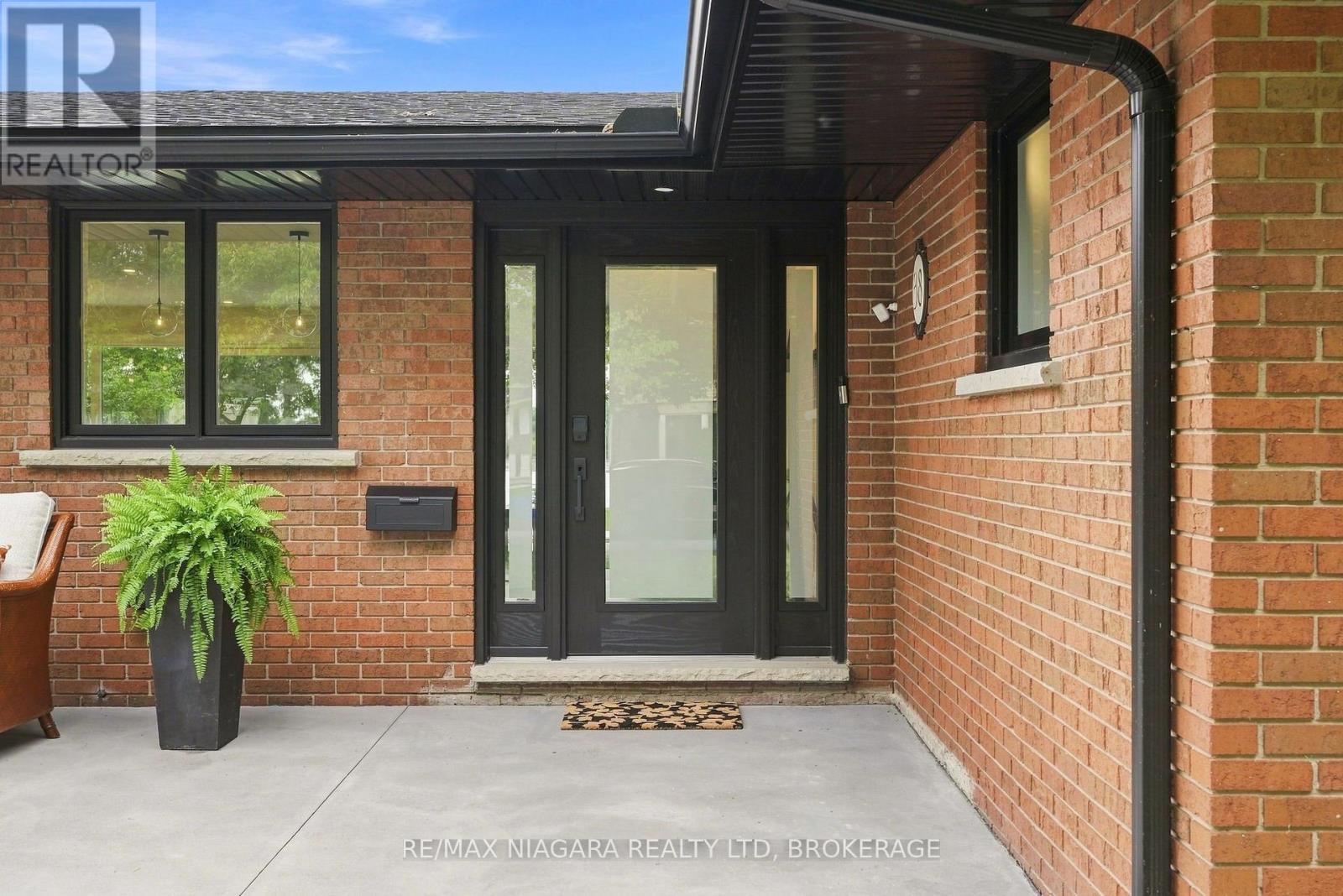 38 Royal Henley Boulevard, St. Catharines, Ontario  L2N 4S1 - Photo 3 - X13713762