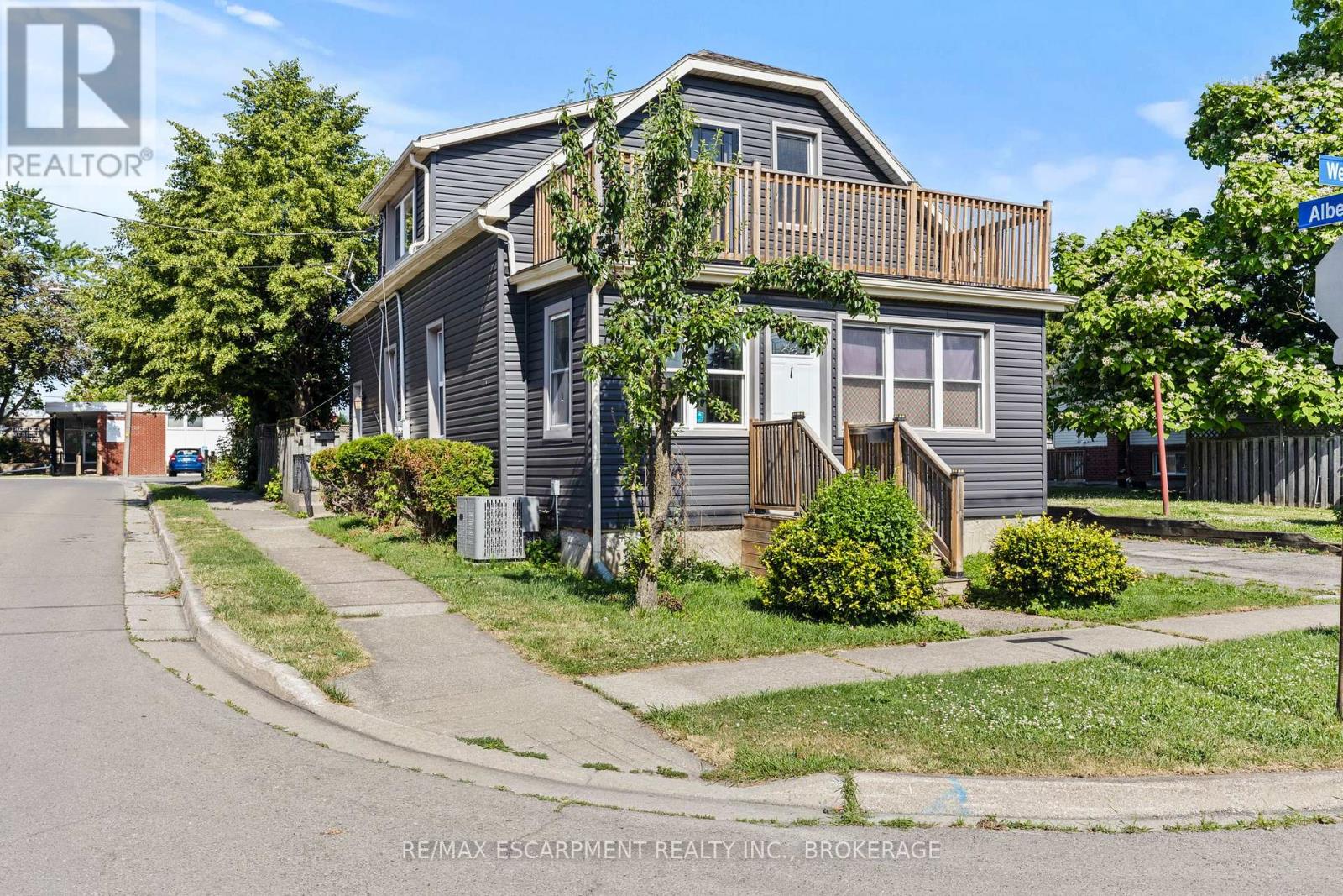 Upper - 1 West Street N, Thorold, Ontario  L2V 2R8 - Photo 2 - X13714802