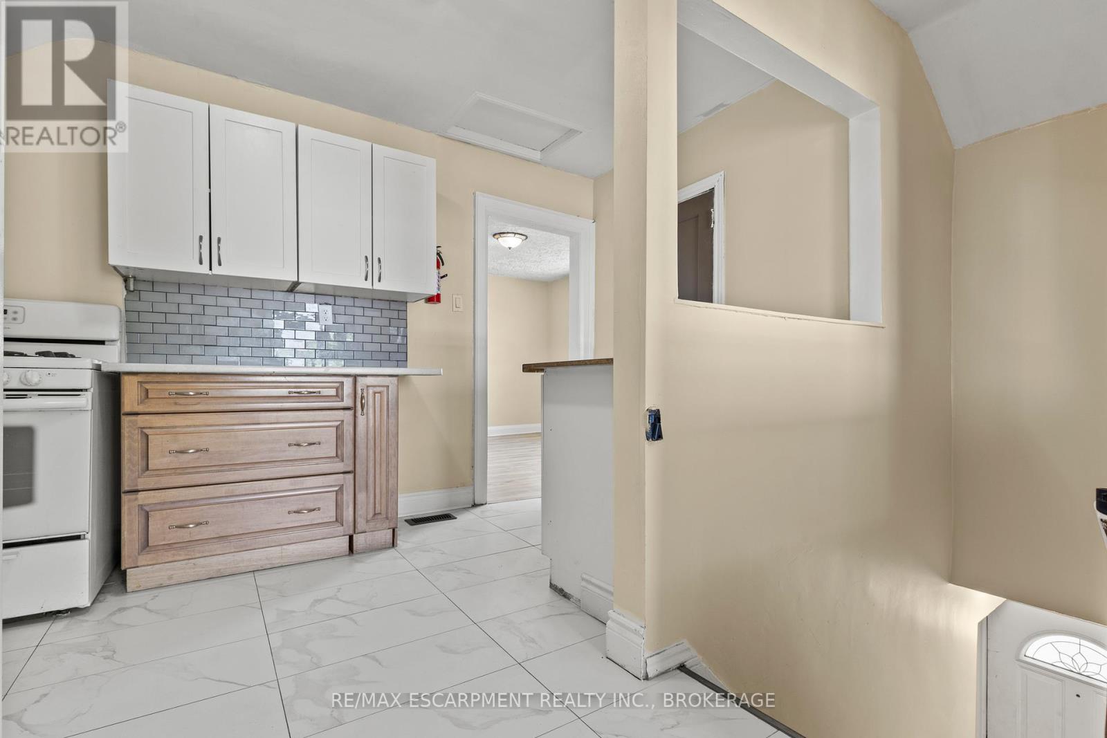 Upper - 1 West Street N, Thorold, Ontario  L2V 2R8 - Photo 4 - X13714802