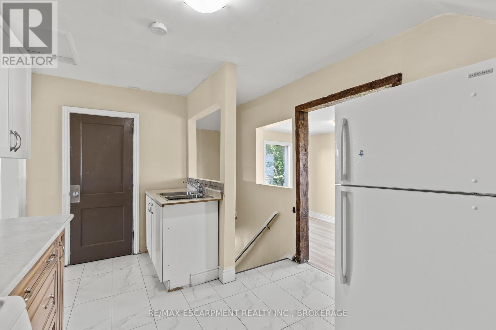 Upper - 1 West Street N, Thorold, Ontario  L2V 2R8 - Photo 8 - X13714802