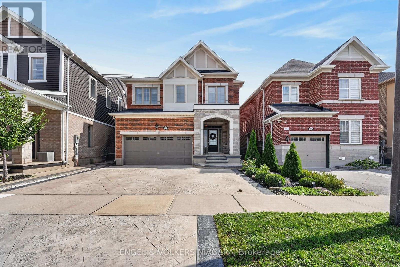 1221 Rose Way S, Milton, Ontario  L9E 1L9 - Photo 2 - W13715618