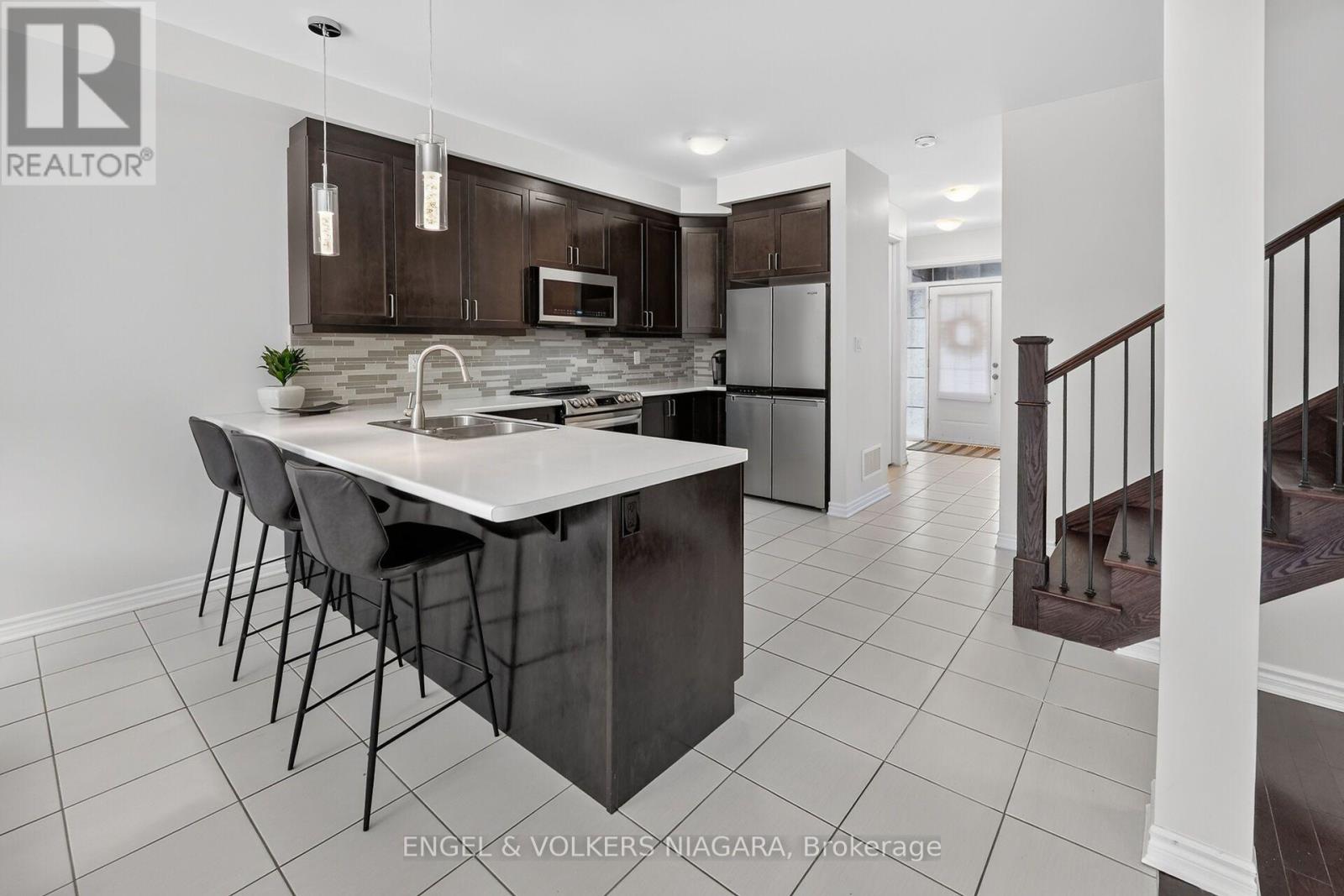 1221 Rose Way S, Milton, Ontario  L9E 1L9 - Photo 8 - W13715618