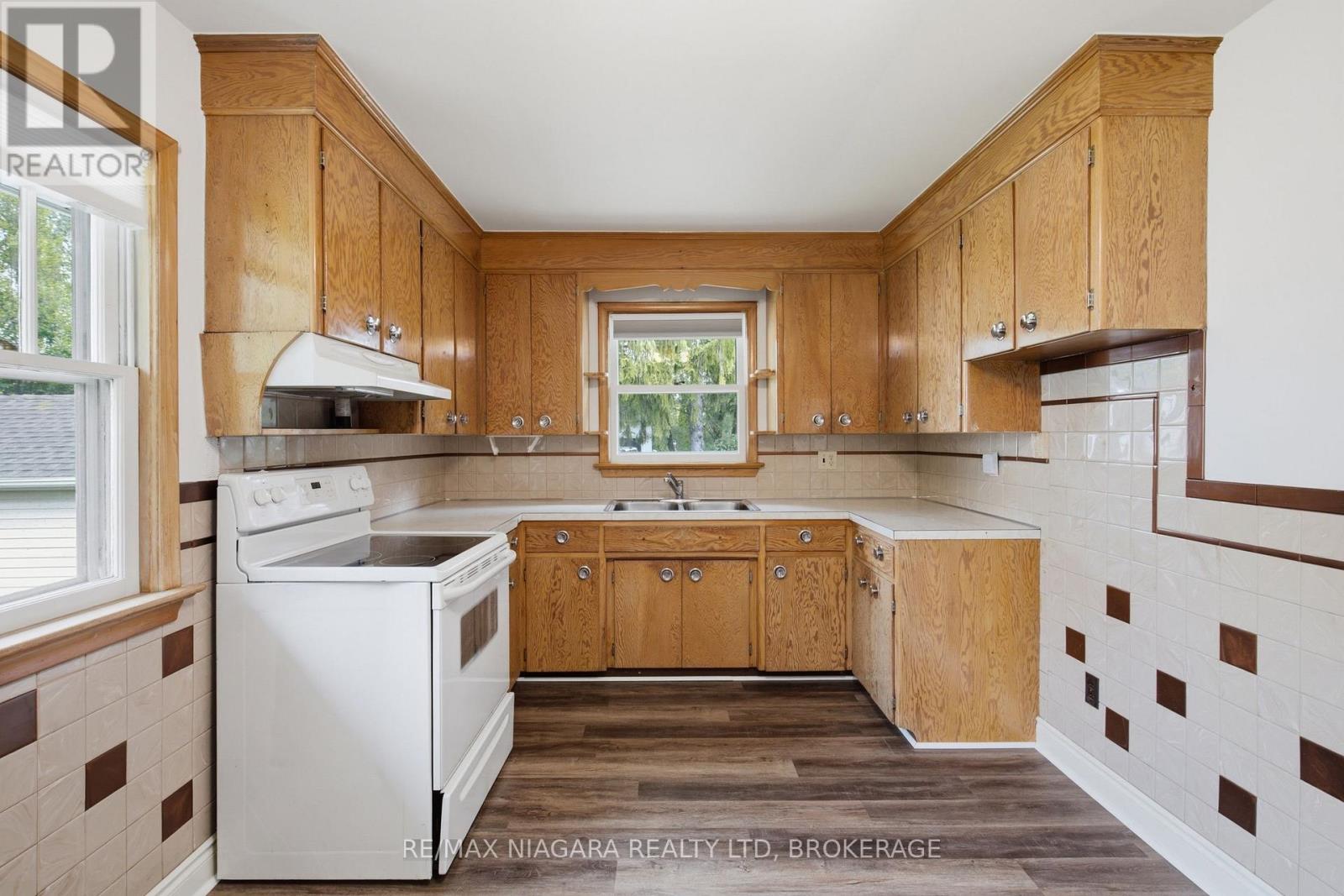 557 Mississagua Street, Niagara-On-The-Lake, Ontario  L0S 1J0 - Photo 16 - X13716104