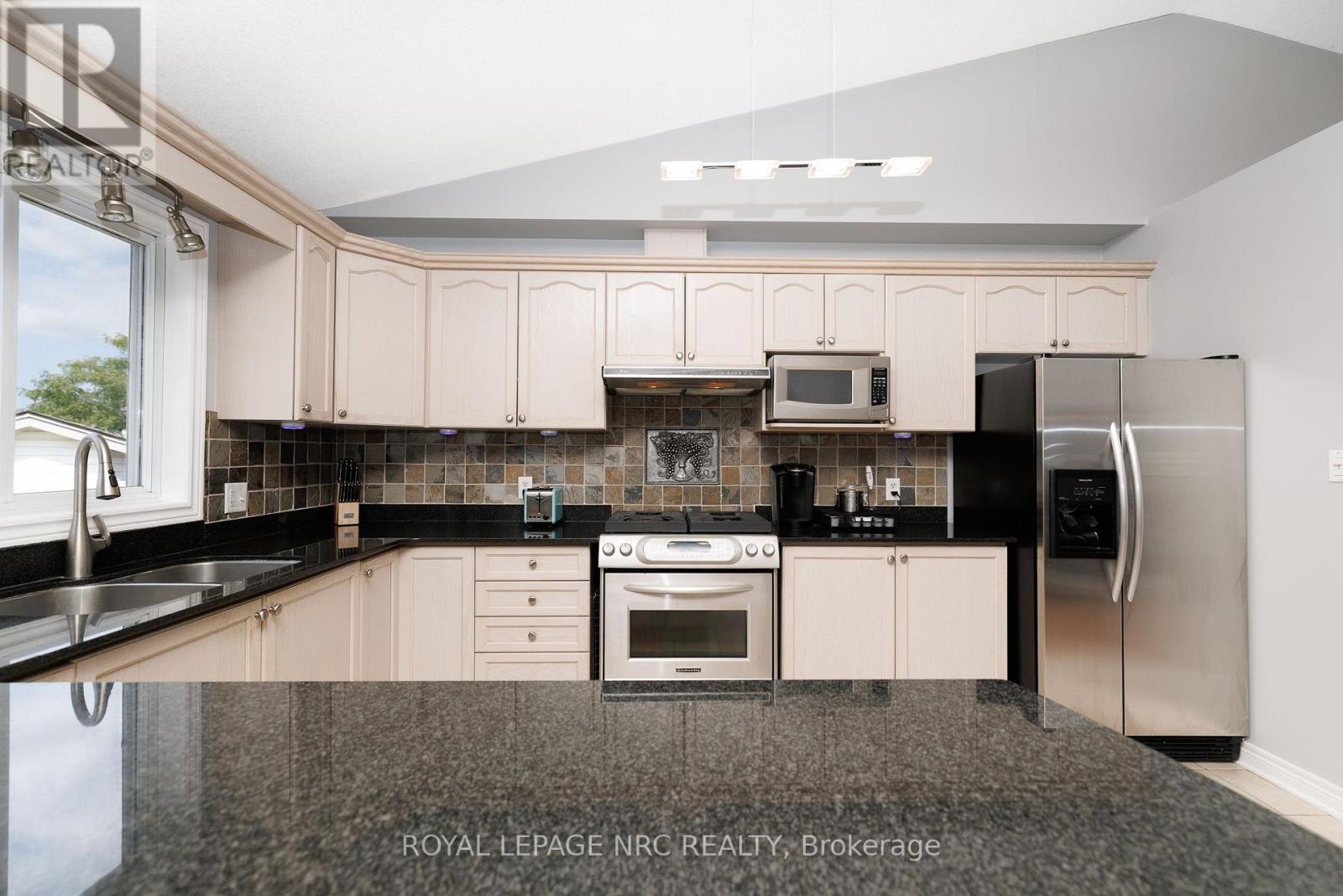 8093 Beaverton Boulevard, Niagara Falls, Ontario  L2H 3K5 - Photo 11 - X13716546